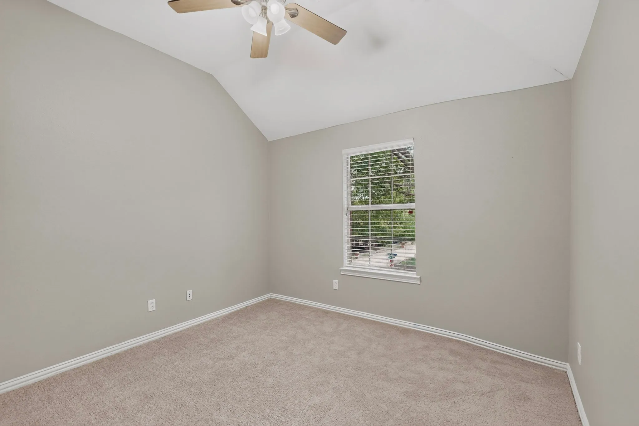 Single Family Residence For Sale in Collin County , 4433 Courtney Lane, Richardson, Texas 75082, 5 Bedroom, 4 Bathroom, 2 Garage spaces, 3,263 Sqft, built in 1998, mls#21369097, Real Estate Agent in Richardson, Homes For Sale in Collin county, Homes For Sale in Richardson, Realtor in Richardson Texas, Real Estate Brokerage Independent Realty Texas, Luminita Cordes Realtor