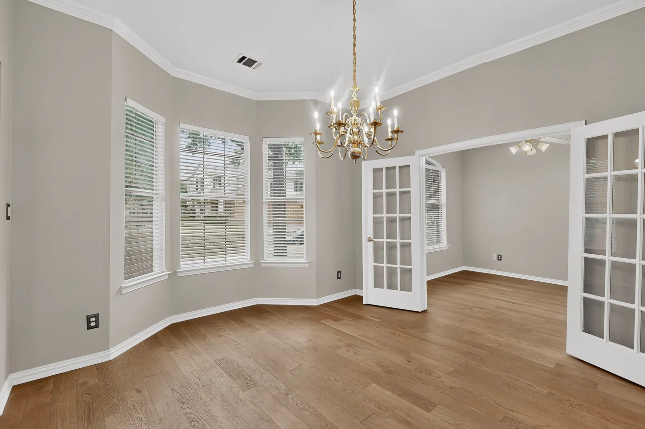 Single Family Residence For Sale in Collin County , 4433 Courtney Lane, Richardson, Texas 75082, 5 Bedroom, 4 Bathroom, 2 Garage spaces, 3,263 Sqft, built in 1998, mls#21369097, Real Estate Agent in Richardson, Homes For Sale in Collin county, Homes For Sale in Richardson, Realtor in Richardson Texas, Real Estate Brokerage Independent Realty Texas, Luminita Cordes Realtor