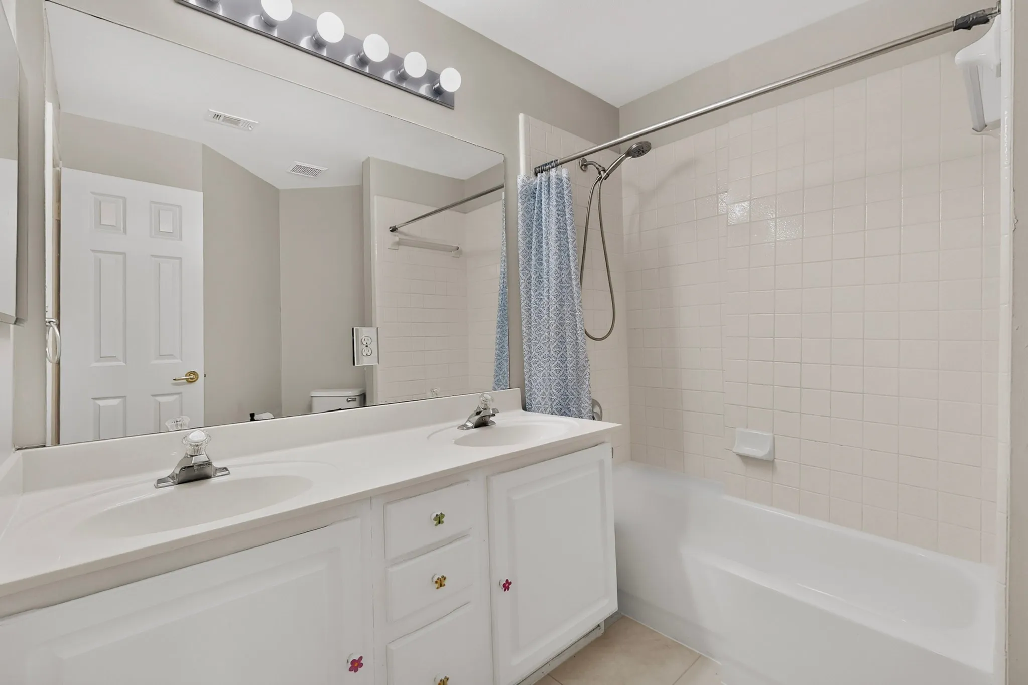 Single Family Residence For Sale in Collin County , 4433 Courtney Lane, Richardson, Texas 75082, 5 Bedroom, 4 Bathroom, 2 Garage spaces, 3,263 Sqft, built in 1998, mls#21369097, Real Estate Agent in Richardson, Homes For Sale in Collin county, Homes For Sale in Richardson, Realtor in Richardson Texas, Real Estate Brokerage Independent Realty Texas, Luminita Cordes Realtor