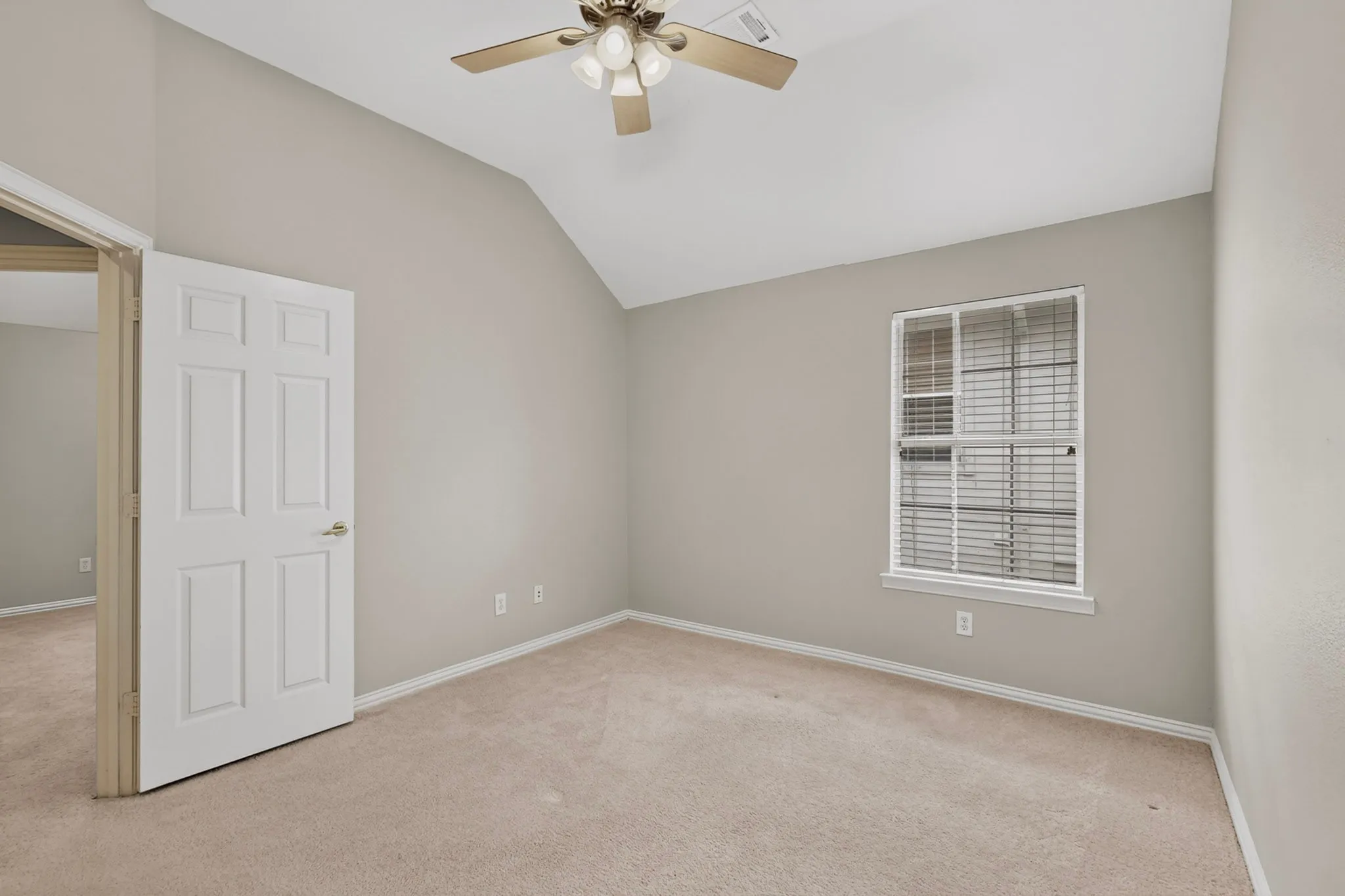 Single Family Residence For Sale in Collin County , 4433 Courtney Lane, Richardson, Texas 75082, 5 Bedroom, 4 Bathroom, 2 Garage spaces, 3,263 Sqft, built in 1998, mls#21369097, Real Estate Agent in Richardson, Homes For Sale in Collin county, Homes For Sale in Richardson, Realtor in Richardson Texas, Real Estate Brokerage Independent Realty Texas, Luminita Cordes Realtor