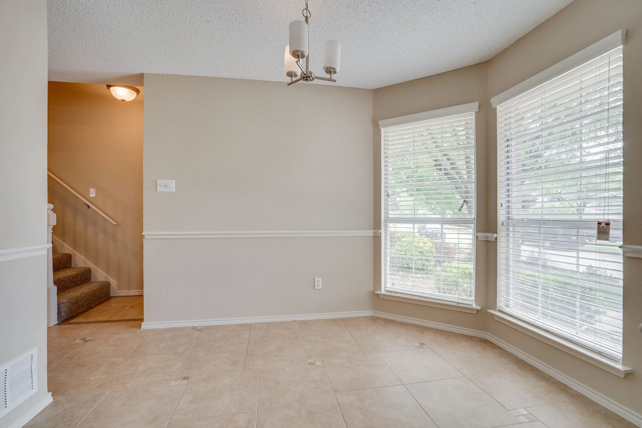 Single Family Residence For Rent in Denton County , 755 Burr Oak Drive, Lewisville, Texas 75067, 3 Bedroom, 2 Bathroom, 2 Garage spaces, 1,200 Sqft, built in 1992, mls#21377788, Real Estate Agent in Lewisville, Homes For Rent in Denton county, Homes For Rent in Lewisville, Realtor in Lewisville Texas, Real Estate Brokerage Independent Realty Texas, Luminita Cordes Realtor