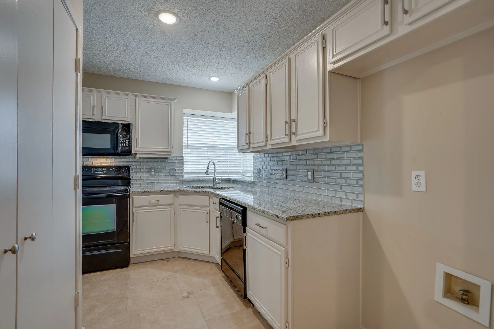 Single Family Residence For Rent in Denton County , 755 Burr Oak Drive, Lewisville, Texas 75067, 3 Bedroom, 2 Bathroom, 2 Garage spaces, 1,200 Sqft, built in 1992, mls#21377788, Real Estate Agent in Lewisville, Homes For Rent in Denton county, Homes For Rent in Lewisville, Realtor in Lewisville Texas, Real Estate Brokerage Independent Realty Texas, Luminita Cordes Realtor