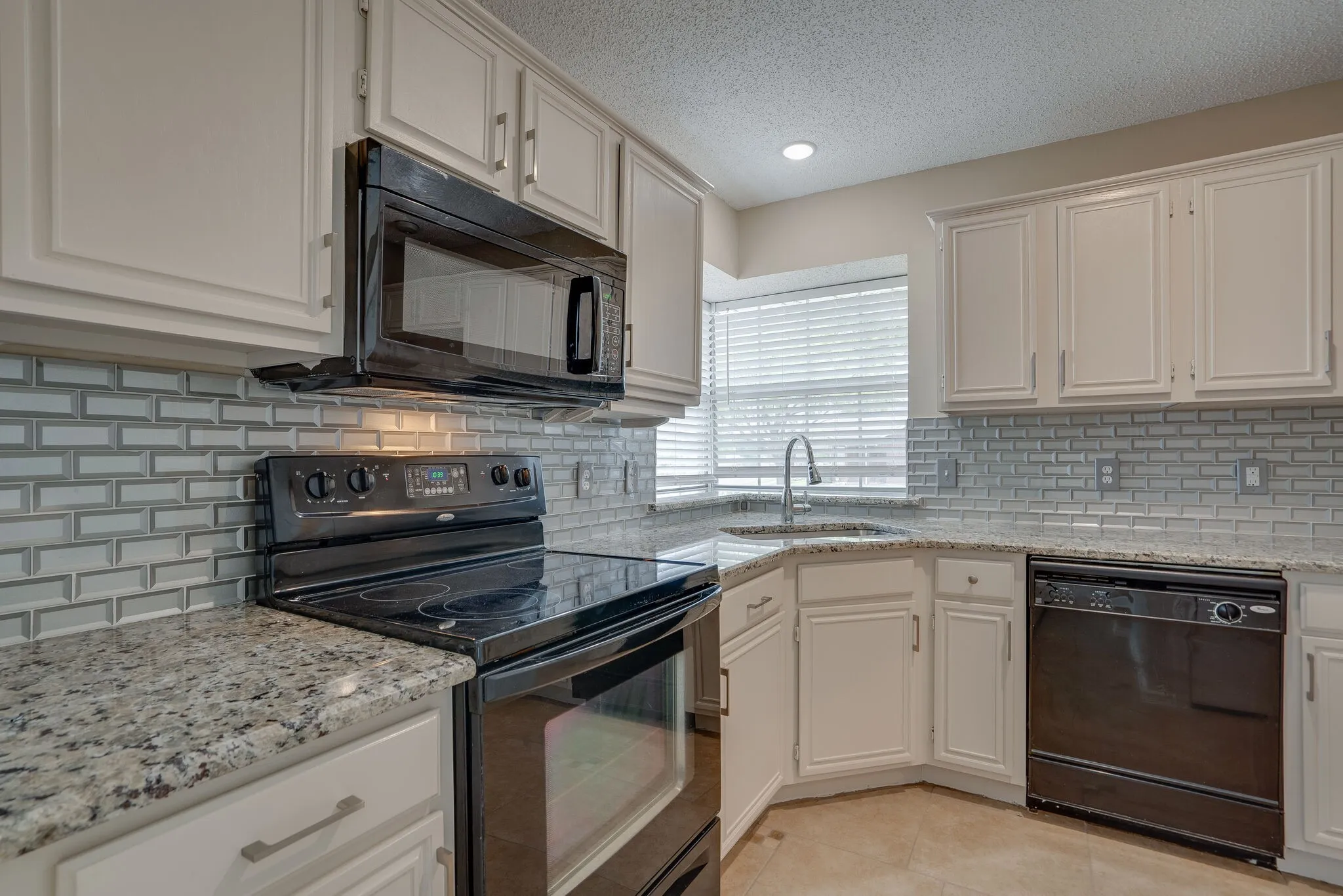 Single Family Residence For Rent in Denton County , 755 Burr Oak Drive, Lewisville, Texas 75067, 3 Bedroom, 2 Bathroom, 2 Garage spaces, 1,200 Sqft, built in 1992, mls#21377788, Real Estate Agent in Lewisville, Homes For Rent in Denton county, Homes For Rent in Lewisville, Realtor in Lewisville Texas, Real Estate Brokerage Independent Realty Texas, Luminita Cordes Realtor