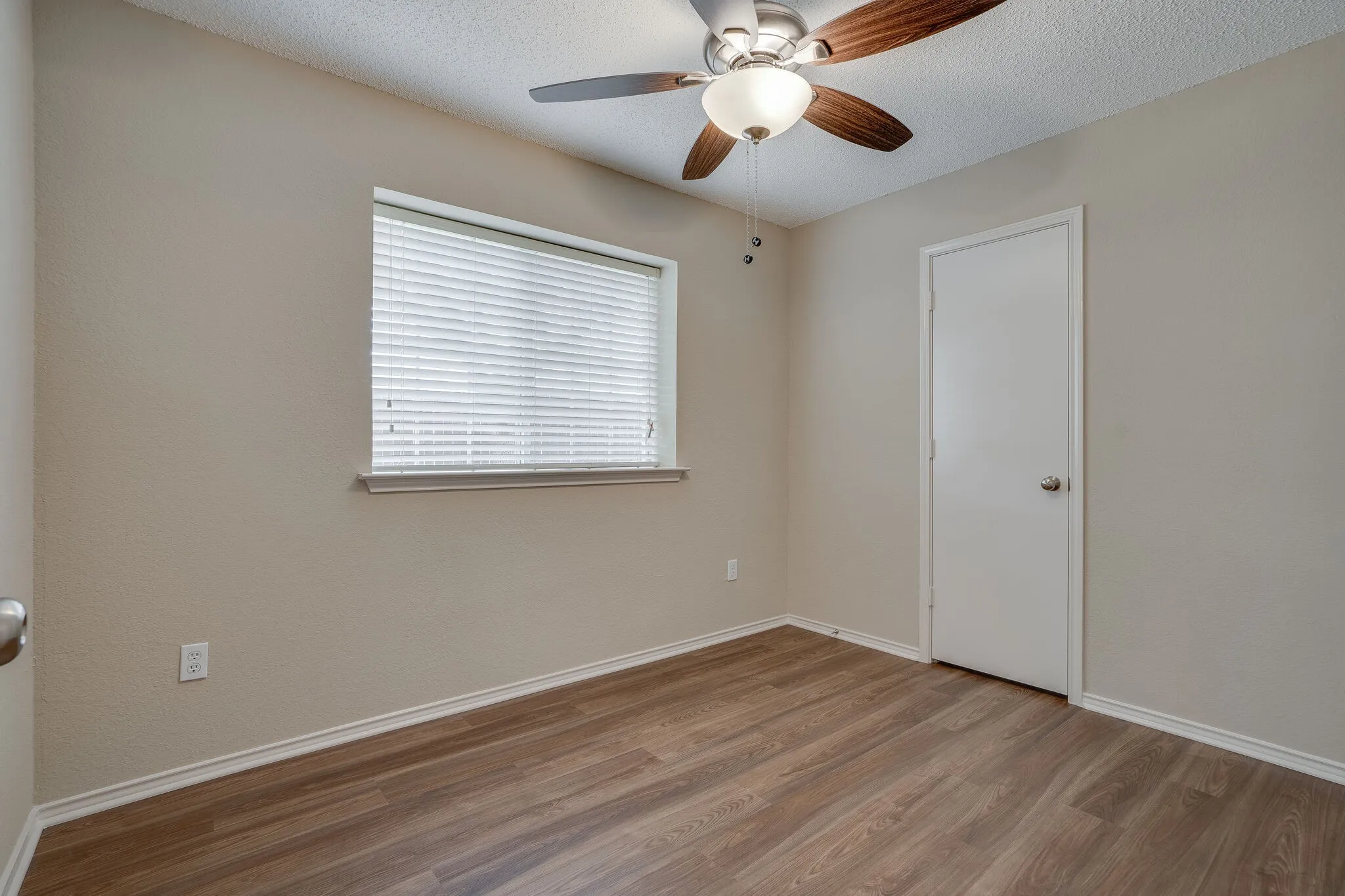 Single Family Residence For Rent in Denton County , 755 Burr Oak Drive, Lewisville, Texas 75067, 3 Bedroom, 2 Bathroom, 2 Garage spaces, 1,200 Sqft, built in 1992, mls#21377788, Real Estate Agent in Lewisville, Homes For Rent in Denton county, Homes For Rent in Lewisville, Realtor in Lewisville Texas, Real Estate Brokerage Independent Realty Texas, Luminita Cordes Realtor