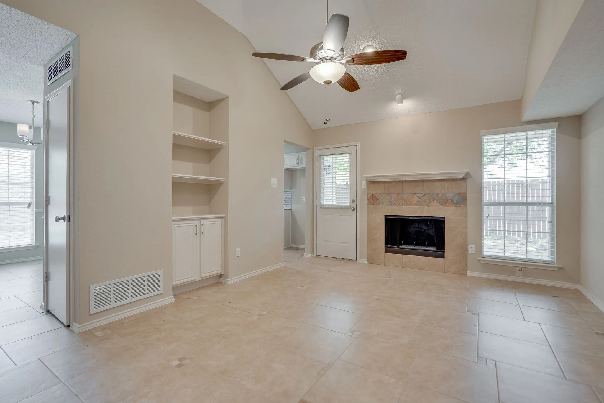 Single Family Residence For Rent in Denton County , 755 Burr Oak Drive, Lewisville, Texas 75067, 3 Bedroom, 2 Bathroom, 2 Garage spaces, 1,200 Sqft, built in 1992, mls#21377788, Real Estate Agent in Lewisville, Homes For Rent in Denton county, Homes For Rent in Lewisville, Realtor in Lewisville Texas, Real Estate Brokerage Independent Realty Texas, Luminita Cordes Realtor