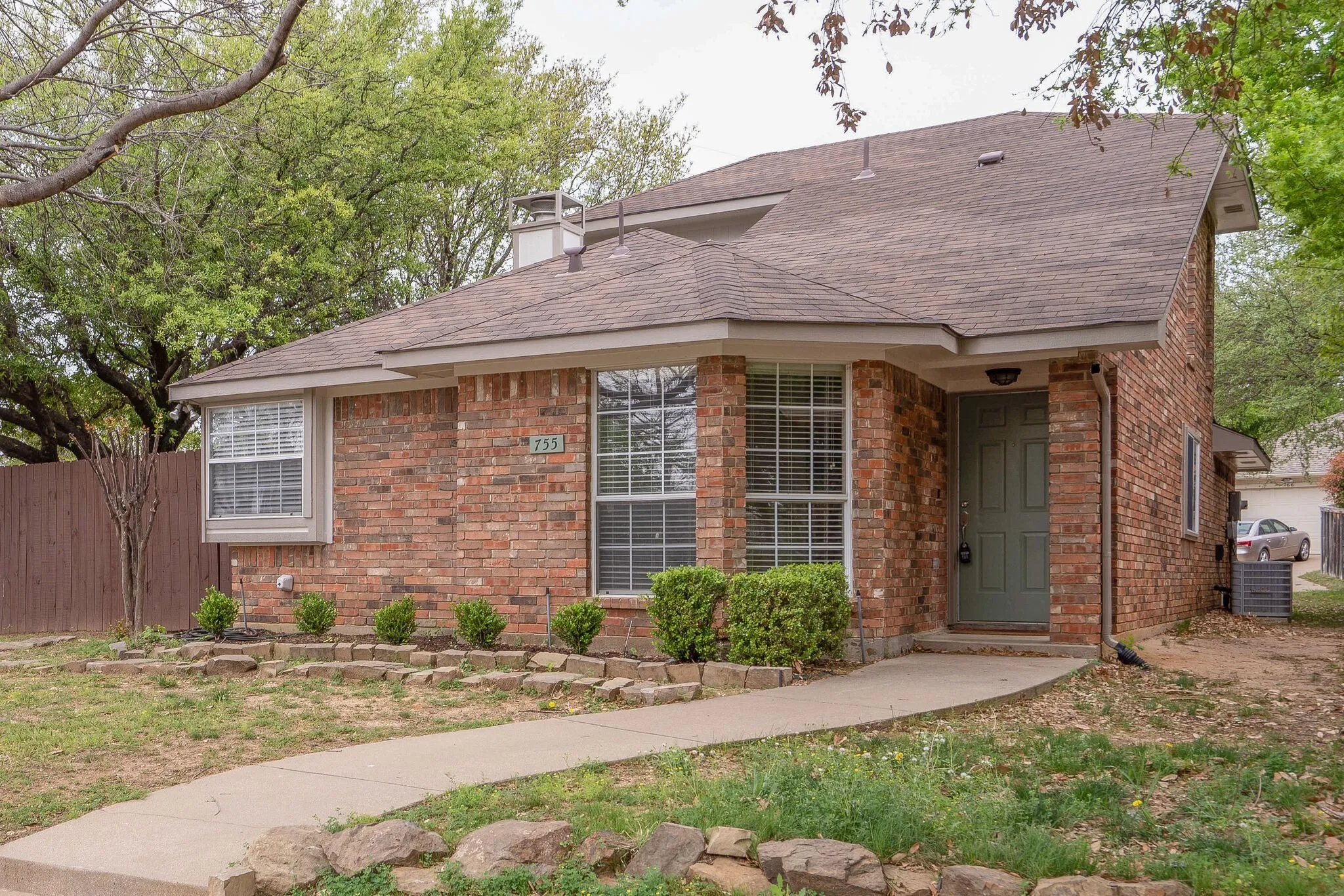 Single Family Residence For Rent in Denton County , 755 Burr Oak Drive, Lewisville, Texas 75067, 3 Bedroom, 2 Bathroom, 2 Garage spaces, 1,200 Sqft, built in 1992, mls#21377788, Real Estate Agent in Lewisville, Homes For Rent in Denton county, Homes For Rent in Lewisville, Realtor in Lewisville Texas, Real Estate Brokerage Independent Realty Texas, Luminita Cordes Realtor