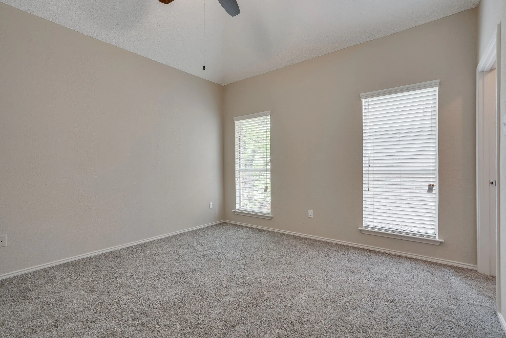 Single Family Residence For Rent in Denton County , 755 Burr Oak Drive, Lewisville, Texas 75067, 3 Bedroom, 2 Bathroom, 2 Garage spaces, 1,200 Sqft, built in 1992, mls#21377788, Real Estate Agent in Lewisville, Homes For Rent in Denton county, Homes For Rent in Lewisville, Realtor in Lewisville Texas, Real Estate Brokerage Independent Realty Texas, Luminita Cordes Realtor