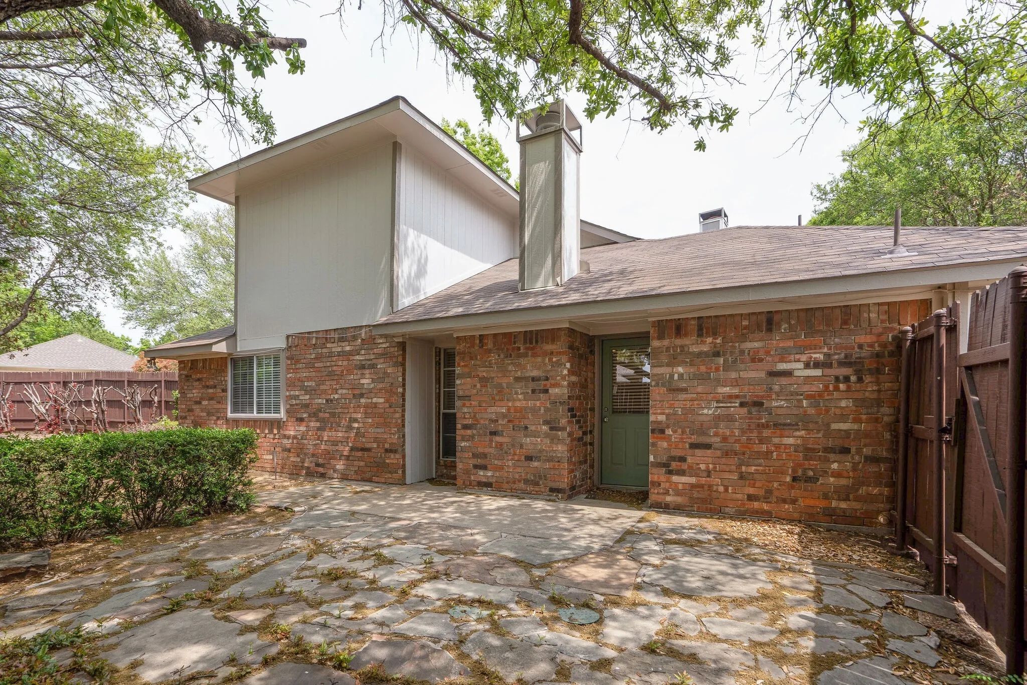 Single Family Residence For Rent in Denton County , 755 Burr Oak Drive, Lewisville, Texas 75067, 3 Bedroom, 2 Bathroom, 2 Garage spaces, 1,200 Sqft, built in 1992, mls#21377788, Real Estate Agent in Lewisville, Homes For Rent in Denton county, Homes For Rent in Lewisville, Realtor in Lewisville Texas, Real Estate Brokerage Independent Realty Texas, Luminita Cordes Realtor