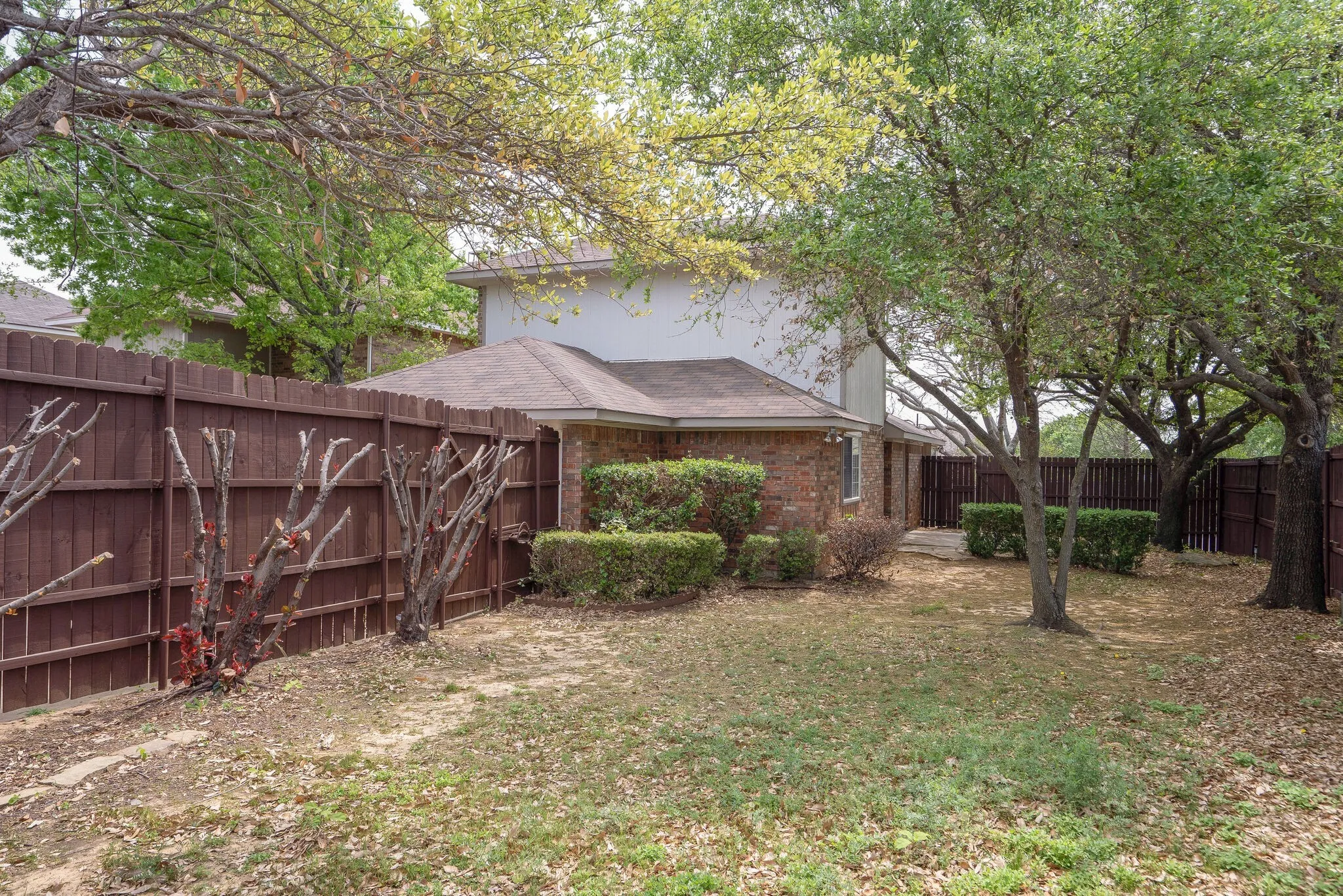 Single Family Residence For Rent in Denton County , 755 Burr Oak Drive, Lewisville, Texas 75067, 3 Bedroom, 2 Bathroom, 2 Garage spaces, 1,200 Sqft, built in 1992, mls#21377788, Real Estate Agent in Lewisville, Homes For Rent in Denton county, Homes For Rent in Lewisville, Realtor in Lewisville Texas, Real Estate Brokerage Independent Realty Texas, Luminita Cordes Realtor