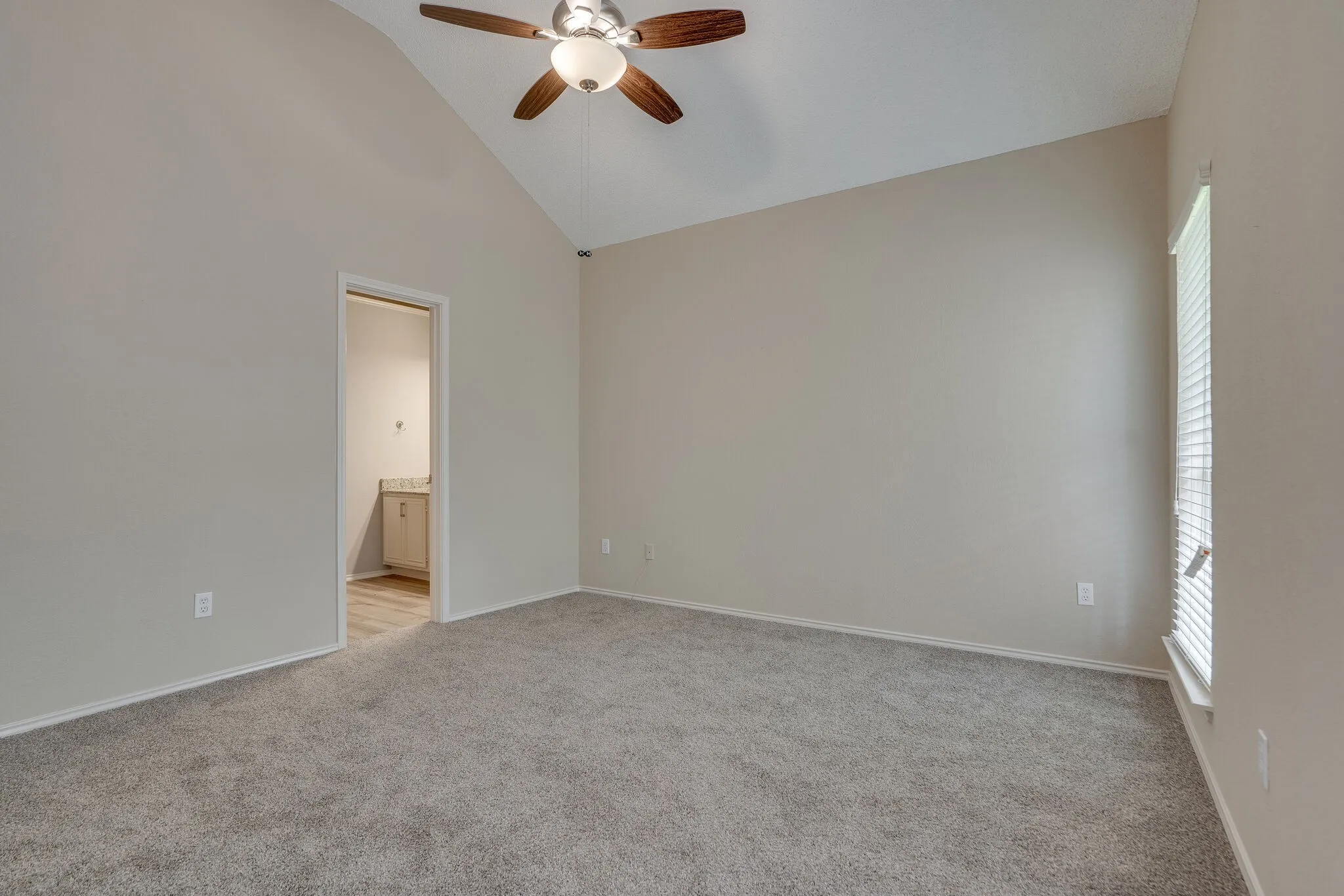 Single Family Residence For Rent in Denton County , 755 Burr Oak Drive, Lewisville, Texas 75067, 3 Bedroom, 2 Bathroom, 2 Garage spaces, 1,200 Sqft, built in 1992, mls#21377788, Real Estate Agent in Lewisville, Homes For Rent in Denton county, Homes For Rent in Lewisville, Realtor in Lewisville Texas, Real Estate Brokerage Independent Realty Texas, Luminita Cordes Realtor