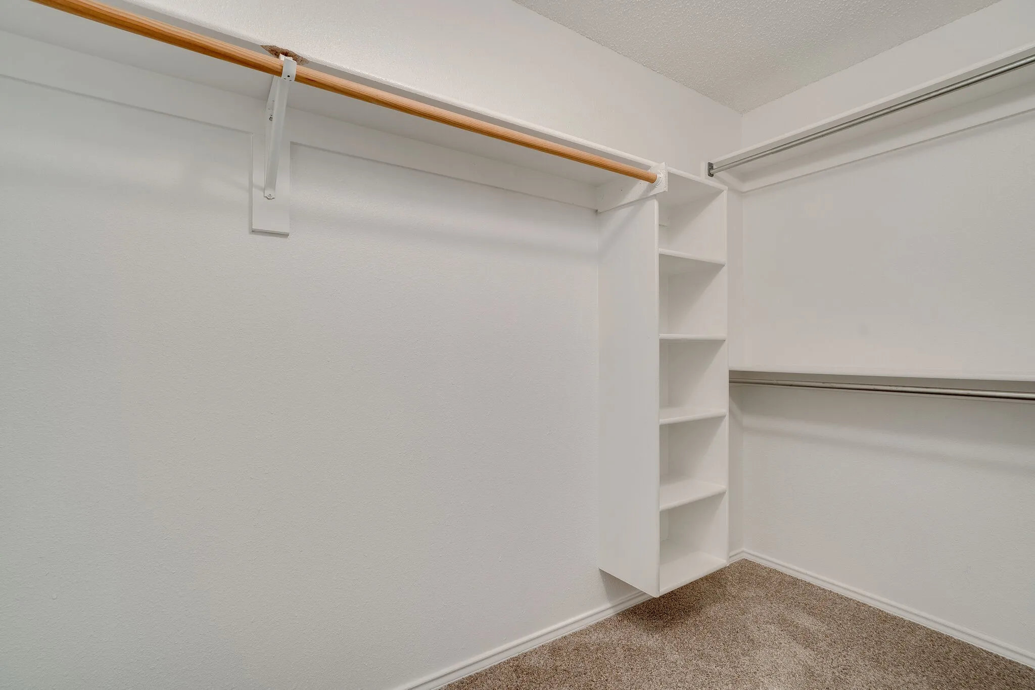 Single Family Residence For Rent in Denton County , 755 Burr Oak Drive, Lewisville, Texas 75067, 3 Bedroom, 2 Bathroom, 2 Garage spaces, 1,200 Sqft, built in 1992, mls#21377788, Real Estate Agent in Lewisville, Homes For Rent in Denton county, Homes For Rent in Lewisville, Realtor in Lewisville Texas, Real Estate Brokerage Independent Realty Texas, Luminita Cordes Realtor