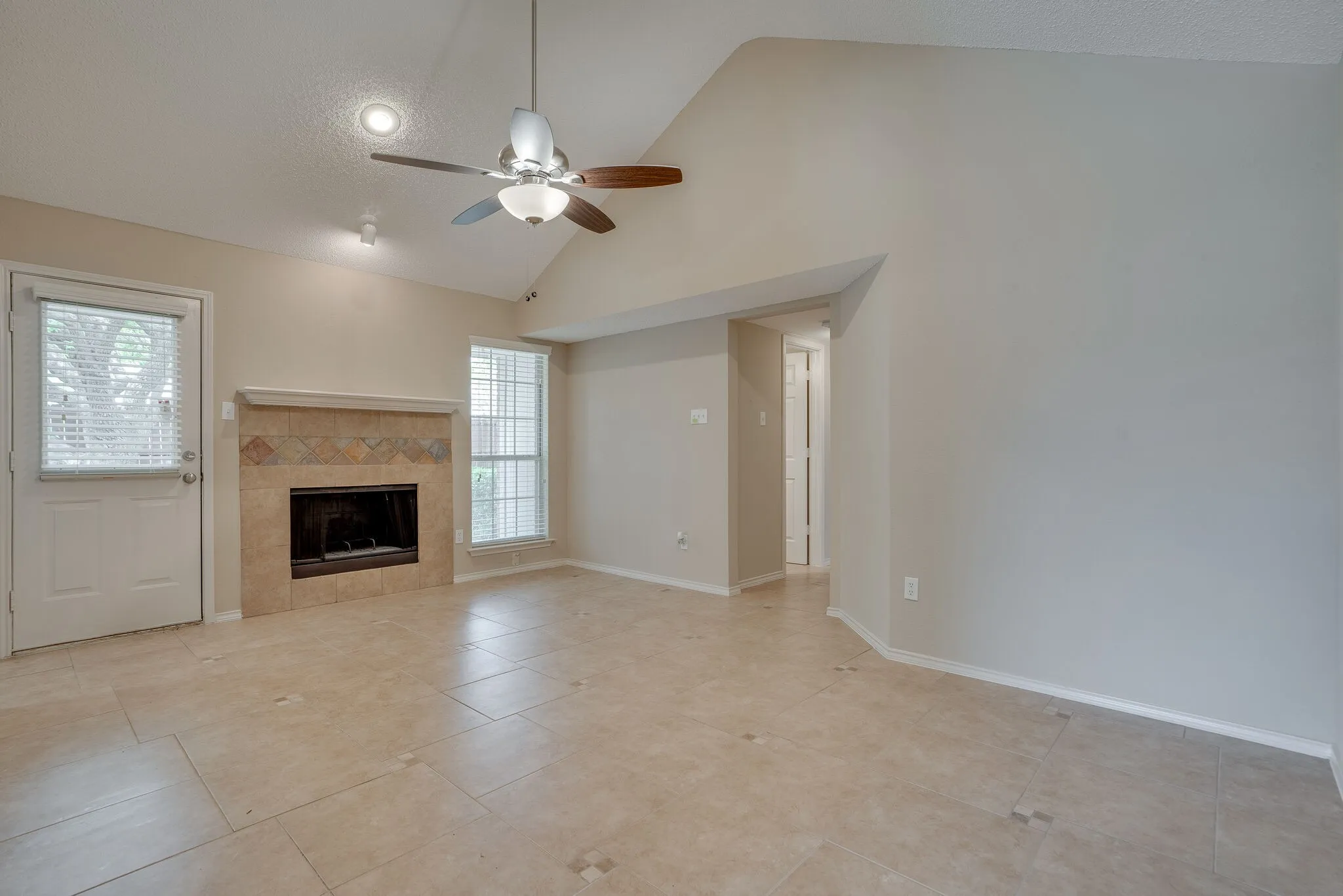 Single Family Residence For Rent in Denton County , 755 Burr Oak Drive, Lewisville, Texas 75067, 3 Bedroom, 2 Bathroom, 2 Garage spaces, 1,200 Sqft, built in 1992, mls#21377788, Real Estate Agent in Lewisville, Homes For Rent in Denton county, Homes For Rent in Lewisville, Realtor in Lewisville Texas, Real Estate Brokerage Independent Realty Texas, Luminita Cordes Realtor