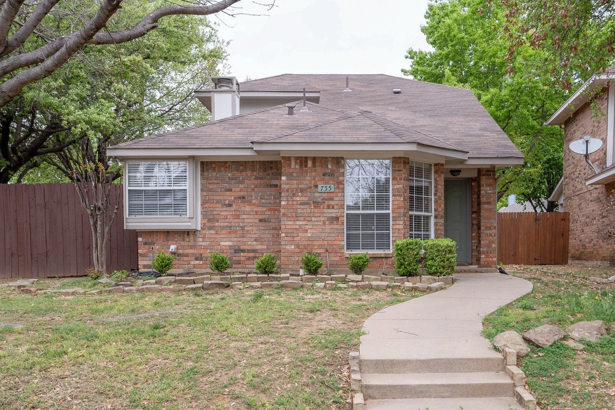 Single Family Residence For Rent in Denton County , 755 Burr Oak Drive, Lewisville, Texas 75067, 3 Bedroom, 2 Bathroom, 2 Garage spaces, 1,200 Sqft, built in 1992, mls#21377788, Real Estate Agent in Lewisville, Homes For Rent in Denton county, Homes For Rent in Lewisville, Realtor in Lewisville Texas, Real Estate Brokerage Independent Realty Texas, Luminita Cordes Realtor