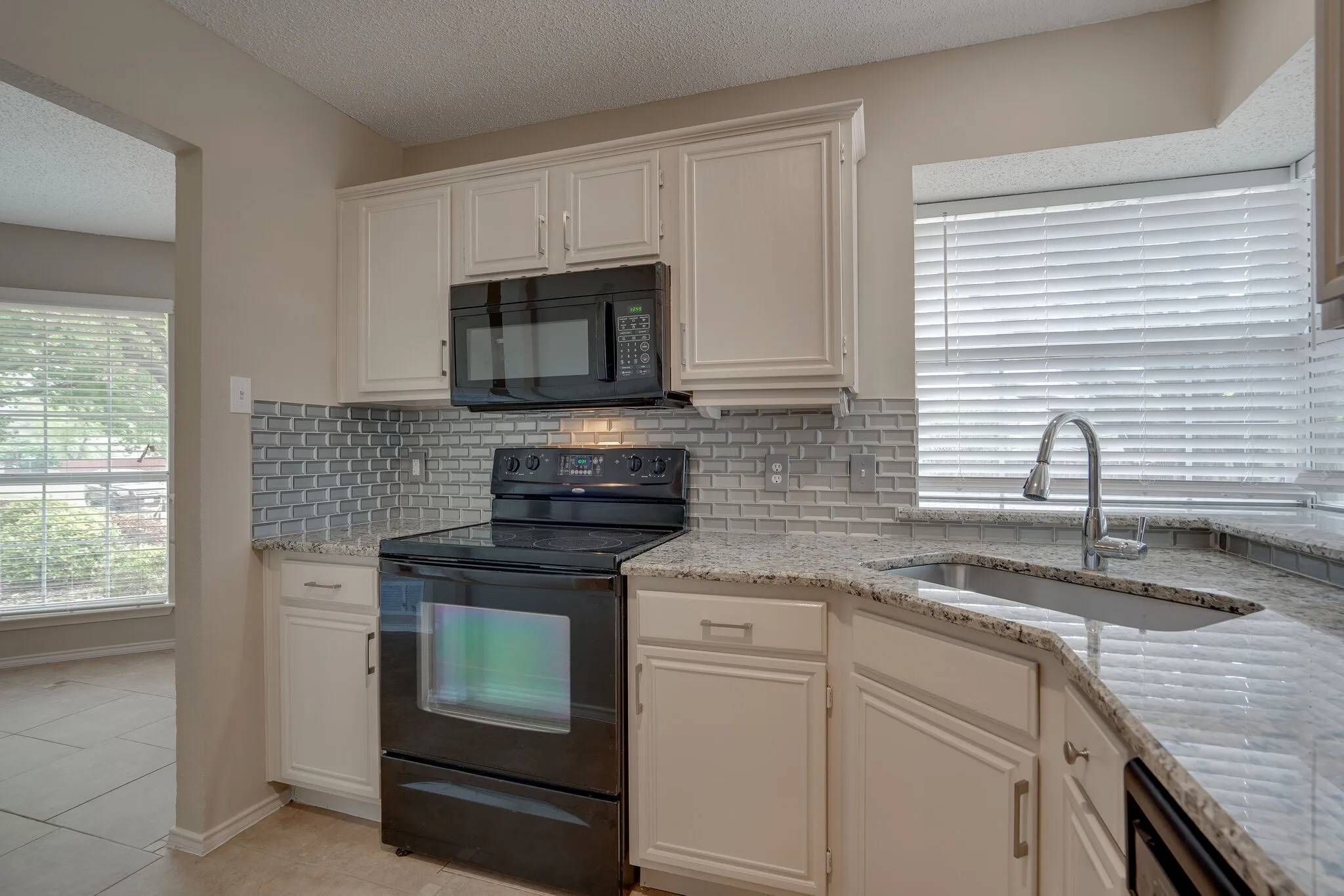 Single Family Residence For Rent in Denton County , 755 Burr Oak Drive, Lewisville, Texas 75067, 3 Bedroom, 2 Bathroom, 2 Garage spaces, 1,200 Sqft, built in 1992, mls#21377788, Real Estate Agent in Lewisville, Homes For Rent in Denton county, Homes For Rent in Lewisville, Realtor in Lewisville Texas, Real Estate Brokerage Independent Realty Texas, Luminita Cordes Realtor
