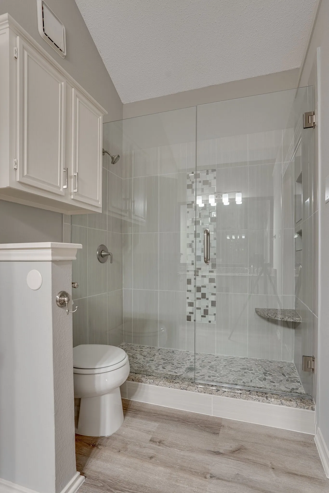 Single Family Residence For Rent in Denton County , 755 Burr Oak Drive, Lewisville, Texas 75067, 3 Bedroom, 2 Bathroom, 2 Garage spaces, 1,200 Sqft, built in 1992, mls#21377788, Real Estate Agent in Lewisville, Homes For Rent in Denton county, Homes For Rent in Lewisville, Realtor in Lewisville Texas, Real Estate Brokerage Independent Realty Texas, Luminita Cordes Realtor