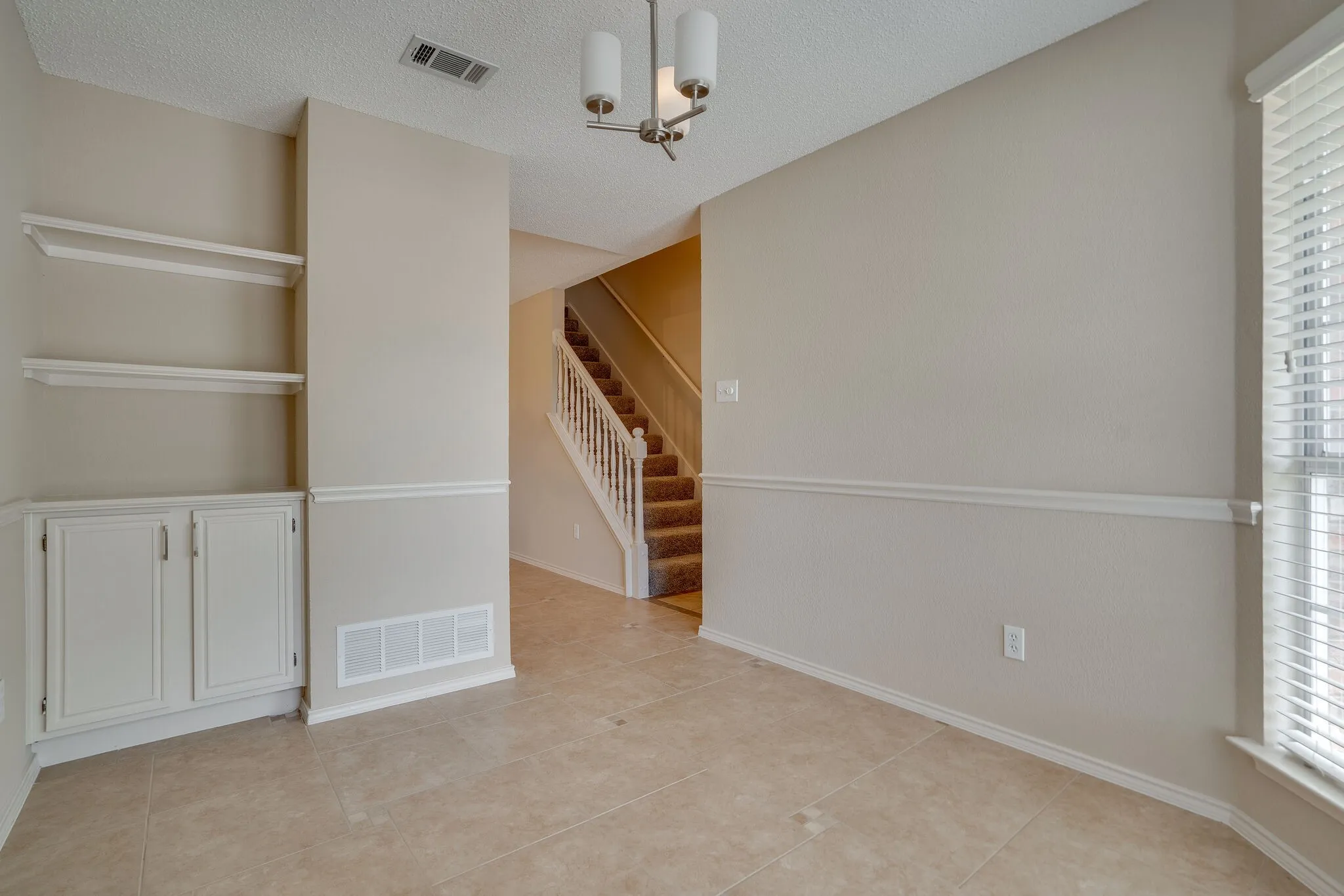 Single Family Residence For Rent in Denton County , 755 Burr Oak Drive, Lewisville, Texas 75067, 3 Bedroom, 2 Bathroom, 2 Garage spaces, 1,200 Sqft, built in 1992, mls#21377788, Real Estate Agent in Lewisville, Homes For Rent in Denton county, Homes For Rent in Lewisville, Realtor in Lewisville Texas, Real Estate Brokerage Independent Realty Texas, Luminita Cordes Realtor
