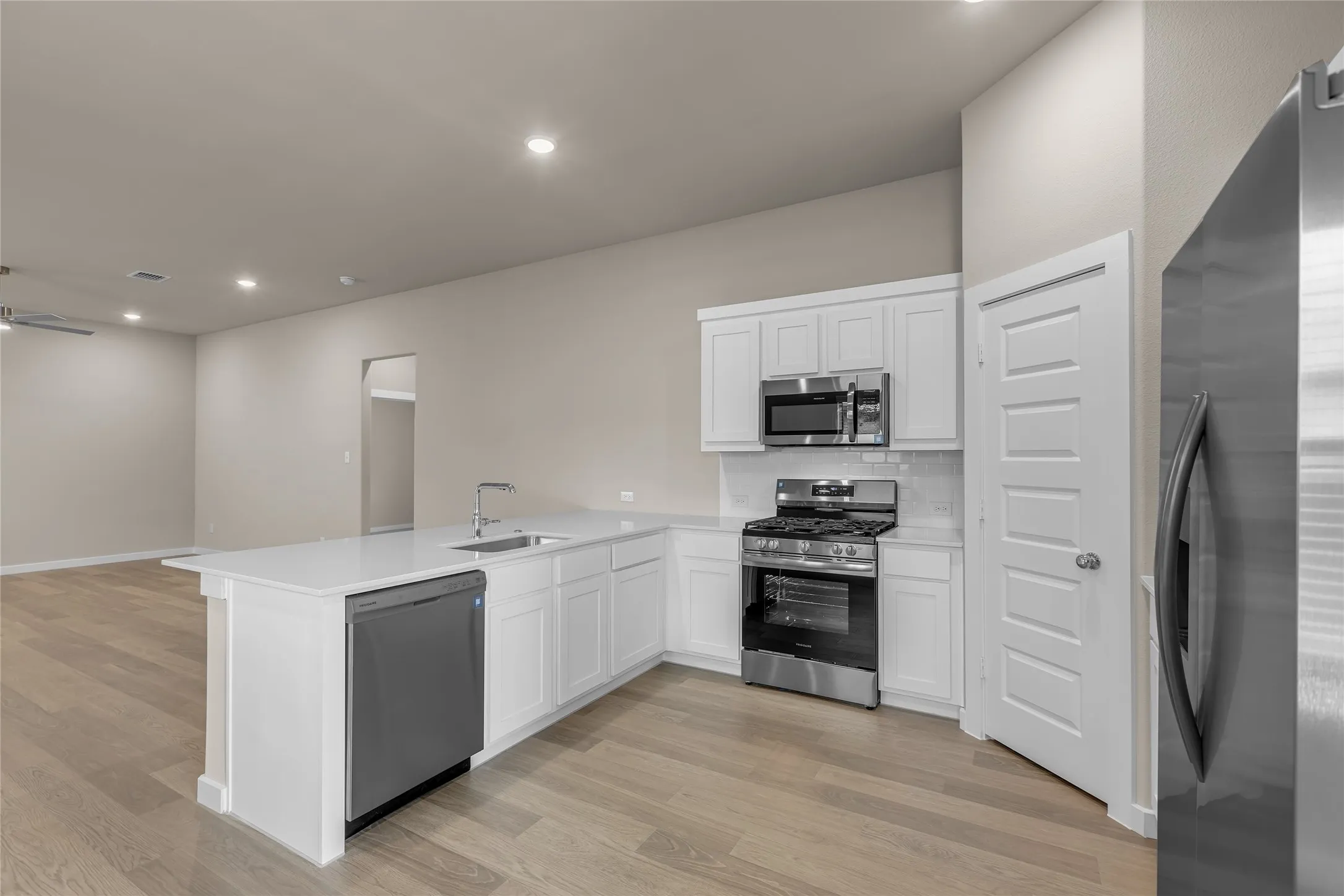 Single Family Residence For Rent in Collin County , 5810 Briarcroft Drive, Princeton, Texas 75071, 3 Bedroom, 2 Bathroom, 2 Garage spaces, 1,662 Sqft, built in 2025, mls#21377346, Real Estate Agent in Princeton, Homes For Rent in Collin county, Homes For Rent in Princeton, Realtor in Princeton Texas, Real Estate Brokerage Independent Realty Texas, Luminita Cordes Realtor