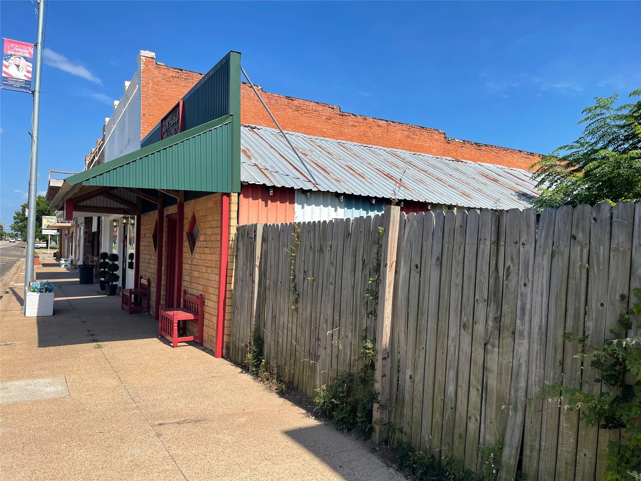 Retail For Sale in Freestone County , 506 Main Street, Teague, Texas 75860, 0, 0, Garage spaces, 0 Sqft, built in 1960, mls#21376653, Real Estate Agent in Teague, Homes For Sale in Freestone county, Homes For Sale in Teague, Realtor in Teague Texas, Real Estate Brokerage Independent Realty Texas, Luminita Cordes Realtor