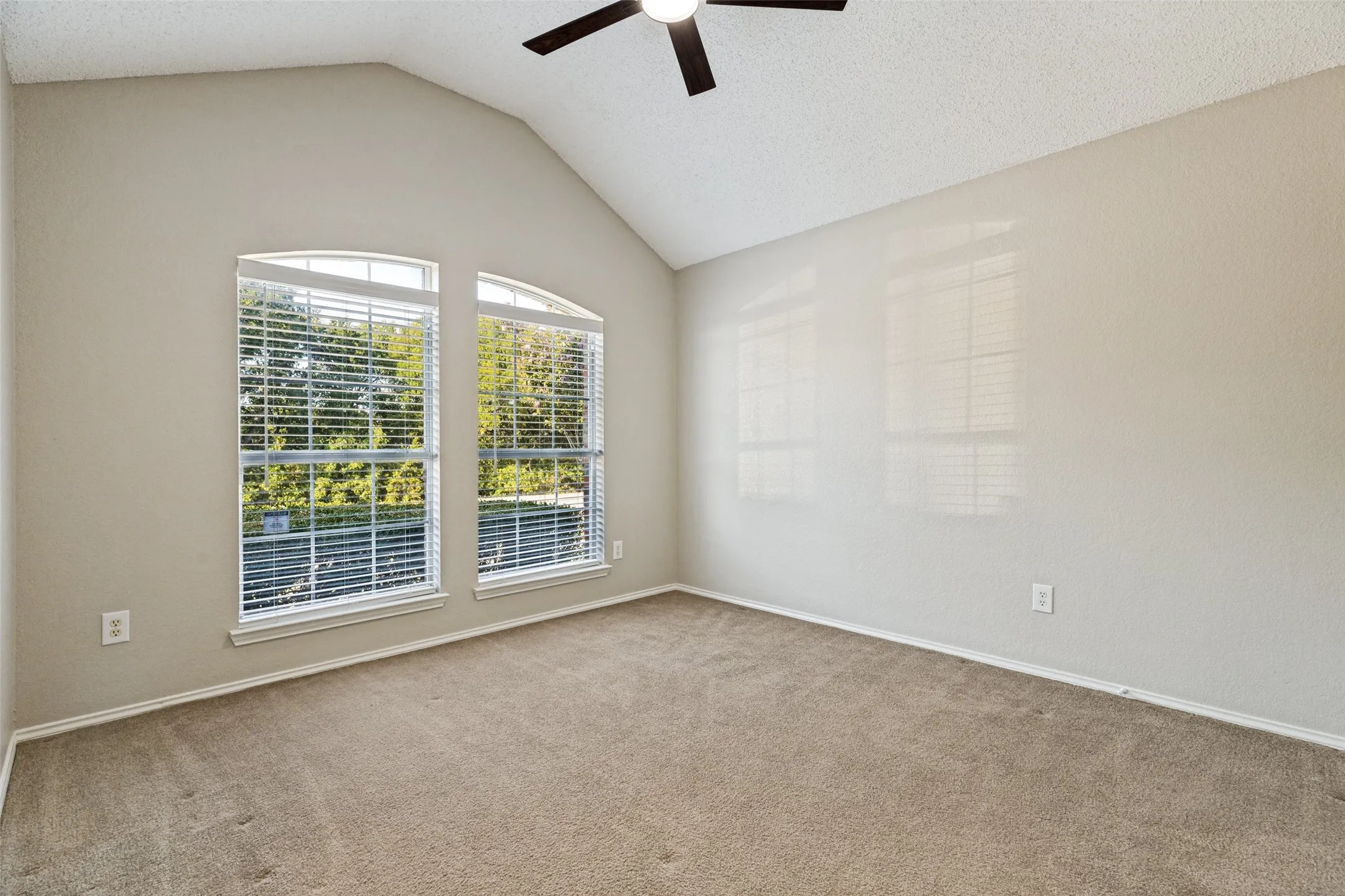tall ceilings and updated fan & Blinds