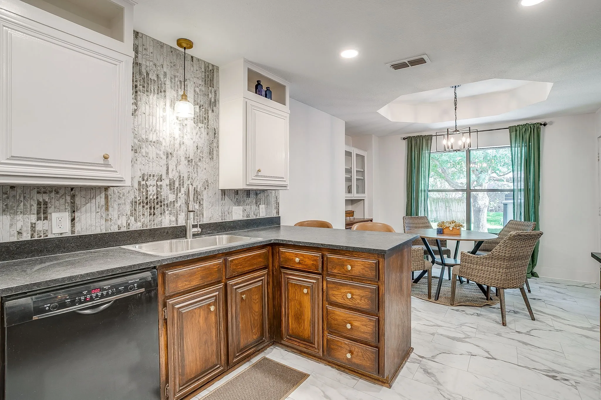 Single Family Residence For Sale in Tarrant County , 6824 Ridgewood Drive, North Richland Hills, Texas 76182, 4 Bedroom, 2 Bathroom, 2 Garage spaces, 1,978 Sqft, built in 1986, mls#21377704, Real Estate Agent in North Richland Hills, Homes For Sale in Tarrant county, Homes For Sale in North Richland Hills, Realtor in North Richland Hills Texas, Real Estate Brokerage Independent Realty Texas, Luminita Cordes Realtor