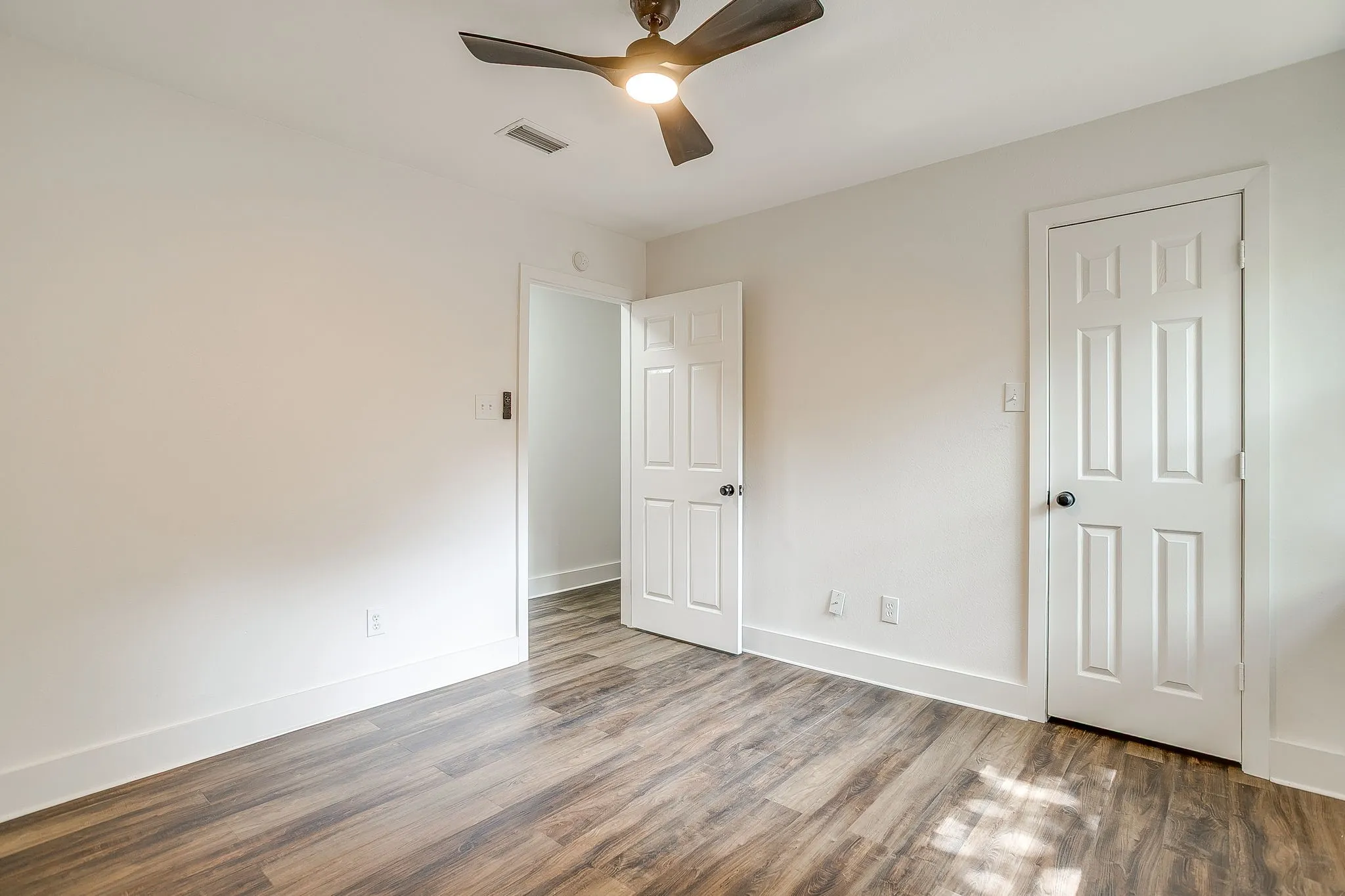 Single Family Residence For Sale in Tarrant County , 6824 Ridgewood Drive, North Richland Hills, Texas 76182, 4 Bedroom, 2 Bathroom, 2 Garage spaces, 1,978 Sqft, built in 1986, mls#21377704, Real Estate Agent in North Richland Hills, Homes For Sale in Tarrant county, Homes For Sale in North Richland Hills, Realtor in North Richland Hills Texas, Real Estate Brokerage Independent Realty Texas, Luminita Cordes Realtor