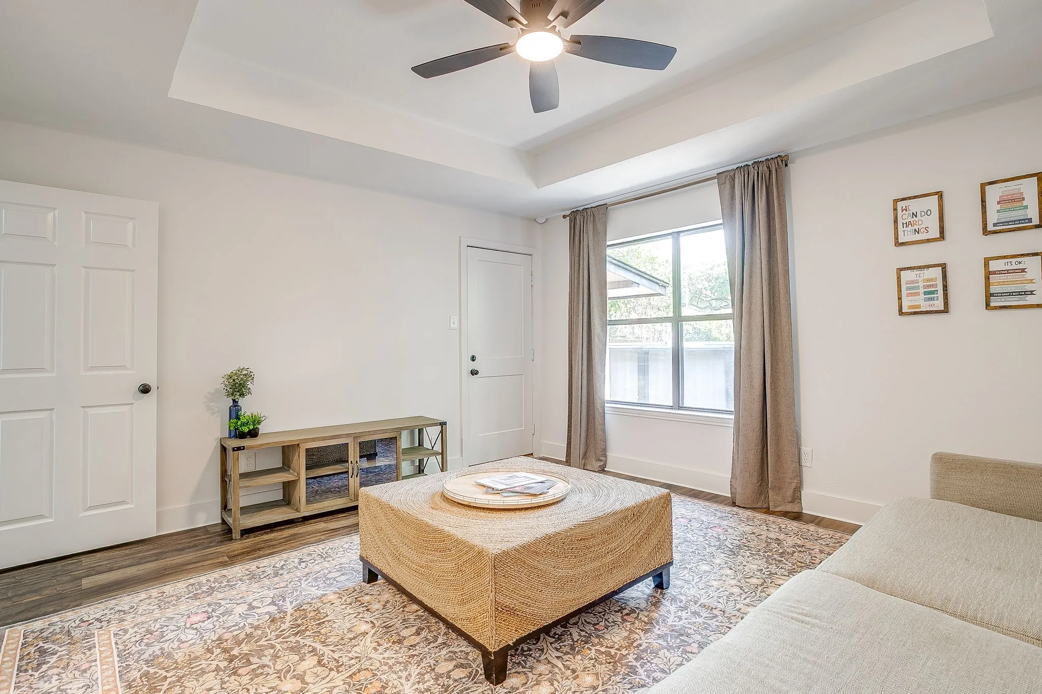 Single Family Residence For Sale in Tarrant County , 6824 Ridgewood Drive, North Richland Hills, Texas 76182, 4 Bedroom, 2 Bathroom, 2 Garage spaces, 1,978 Sqft, built in 1986, mls#21377704, Real Estate Agent in North Richland Hills, Homes For Sale in Tarrant county, Homes For Sale in North Richland Hills, Realtor in North Richland Hills Texas, Real Estate Brokerage Independent Realty Texas, Luminita Cordes Realtor