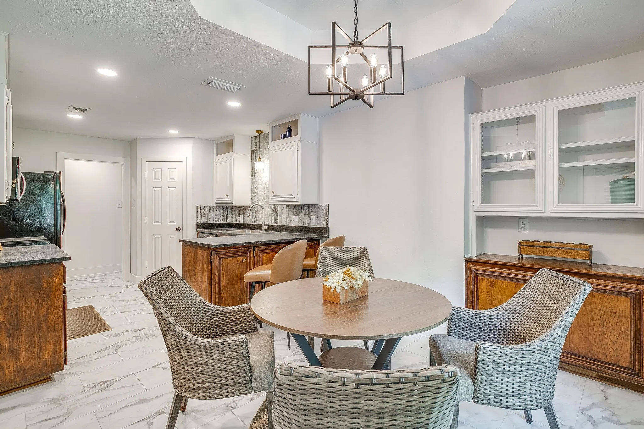 Single Family Residence For Sale in Tarrant County , 6824 Ridgewood Drive, North Richland Hills, Texas 76182, 4 Bedroom, 2 Bathroom, 2 Garage spaces, 1,978 Sqft, built in 1986, mls#21377704, Real Estate Agent in North Richland Hills, Homes For Sale in Tarrant county, Homes For Sale in North Richland Hills, Realtor in North Richland Hills Texas, Real Estate Brokerage Independent Realty Texas, Luminita Cordes Realtor