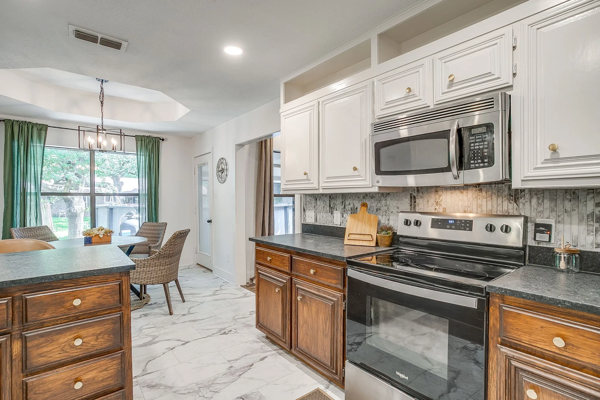 Single Family Residence For Sale in Tarrant County , 6824 Ridgewood Drive, North Richland Hills, Texas 76182, 4 Bedroom, 2 Bathroom, 2 Garage spaces, 1,978 Sqft, built in 1986, mls#21377704, Real Estate Agent in North Richland Hills, Homes For Sale in Tarrant county, Homes For Sale in North Richland Hills, Realtor in North Richland Hills Texas, Real Estate Brokerage Independent Realty Texas, Luminita Cordes Realtor
