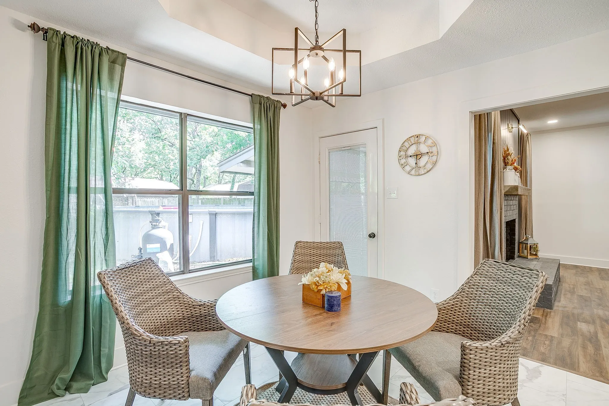Single Family Residence For Sale in Tarrant County , 6824 Ridgewood Drive, North Richland Hills, Texas 76182, 4 Bedroom, 2 Bathroom, 2 Garage spaces, 1,978 Sqft, built in 1986, mls#21377704, Real Estate Agent in North Richland Hills, Homes For Sale in Tarrant county, Homes For Sale in North Richland Hills, Realtor in North Richland Hills Texas, Real Estate Brokerage Independent Realty Texas, Luminita Cordes Realtor