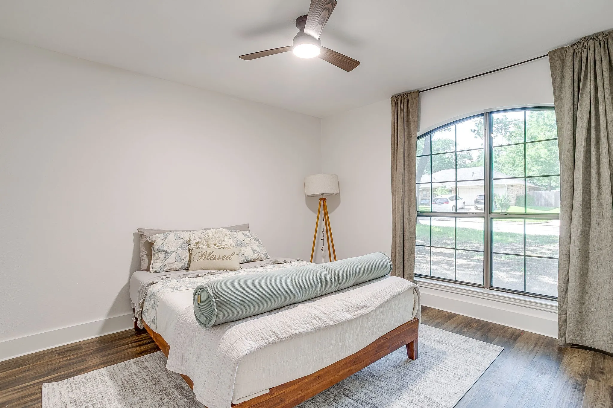 Single Family Residence For Sale in Tarrant County , 6824 Ridgewood Drive, North Richland Hills, Texas 76182, 4 Bedroom, 2 Bathroom, 2 Garage spaces, 1,978 Sqft, built in 1986, mls#21377704, Real Estate Agent in North Richland Hills, Homes For Sale in Tarrant county, Homes For Sale in North Richland Hills, Realtor in North Richland Hills Texas, Real Estate Brokerage Independent Realty Texas, Luminita Cordes Realtor