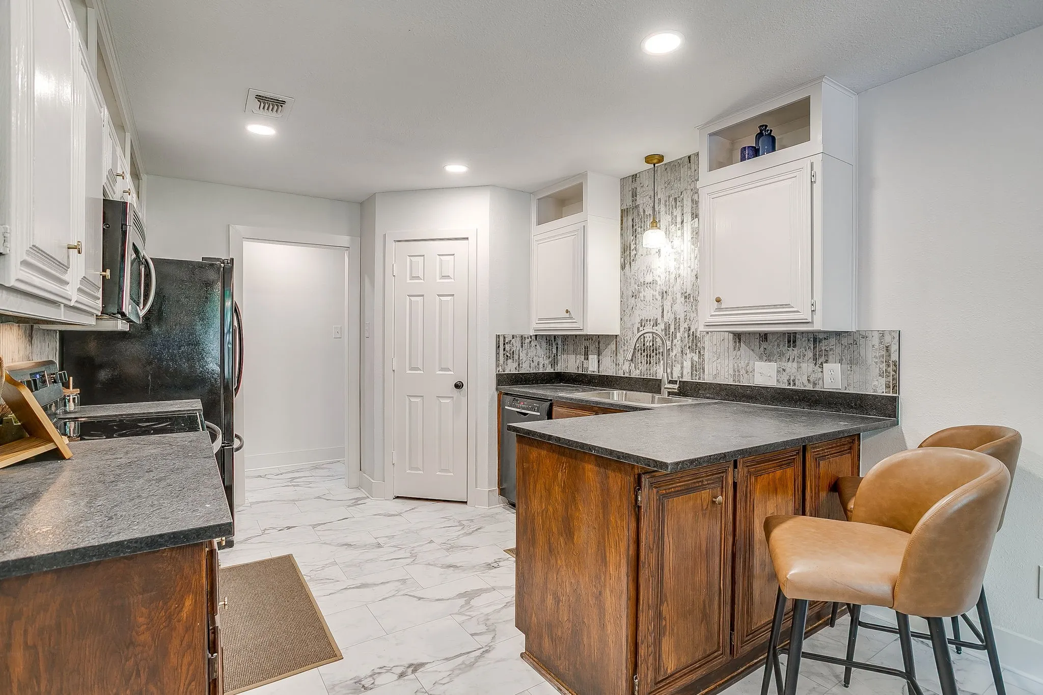 Single Family Residence For Sale in Tarrant County , 6824 Ridgewood Drive, North Richland Hills, Texas 76182, 4 Bedroom, 2 Bathroom, 2 Garage spaces, 1,978 Sqft, built in 1986, mls#21377704, Real Estate Agent in North Richland Hills, Homes For Sale in Tarrant county, Homes For Sale in North Richland Hills, Realtor in North Richland Hills Texas, Real Estate Brokerage Independent Realty Texas, Luminita Cordes Realtor