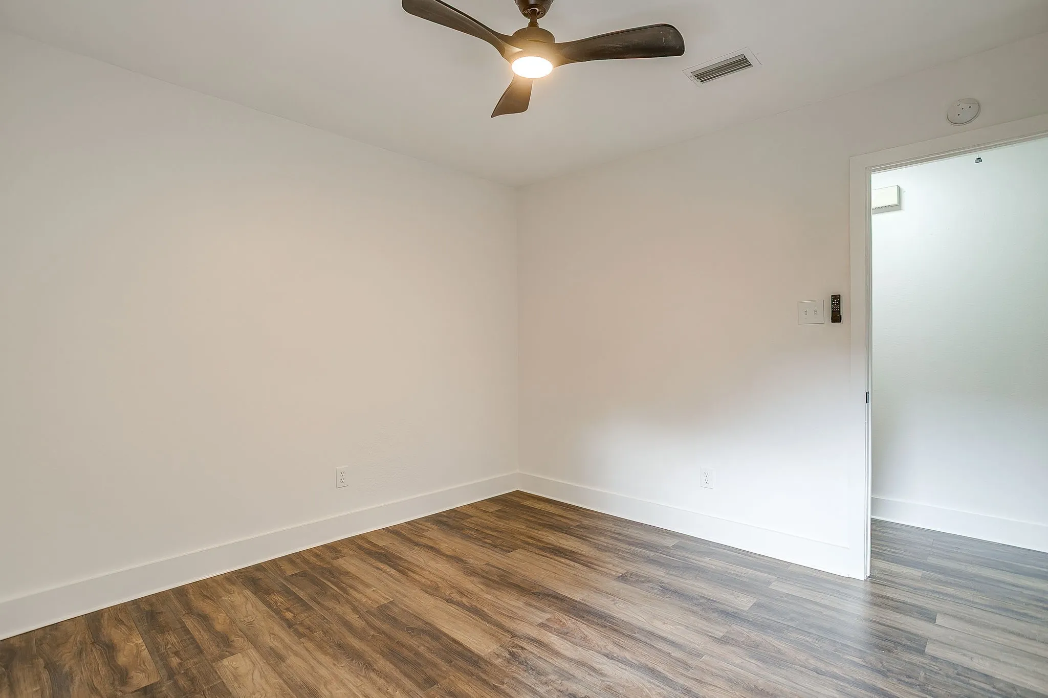 Single Family Residence For Sale in Tarrant County , 6824 Ridgewood Drive, North Richland Hills, Texas 76182, 4 Bedroom, 2 Bathroom, 2 Garage spaces, 1,978 Sqft, built in 1986, mls#21377704, Real Estate Agent in North Richland Hills, Homes For Sale in Tarrant county, Homes For Sale in North Richland Hills, Realtor in North Richland Hills Texas, Real Estate Brokerage Independent Realty Texas, Luminita Cordes Realtor