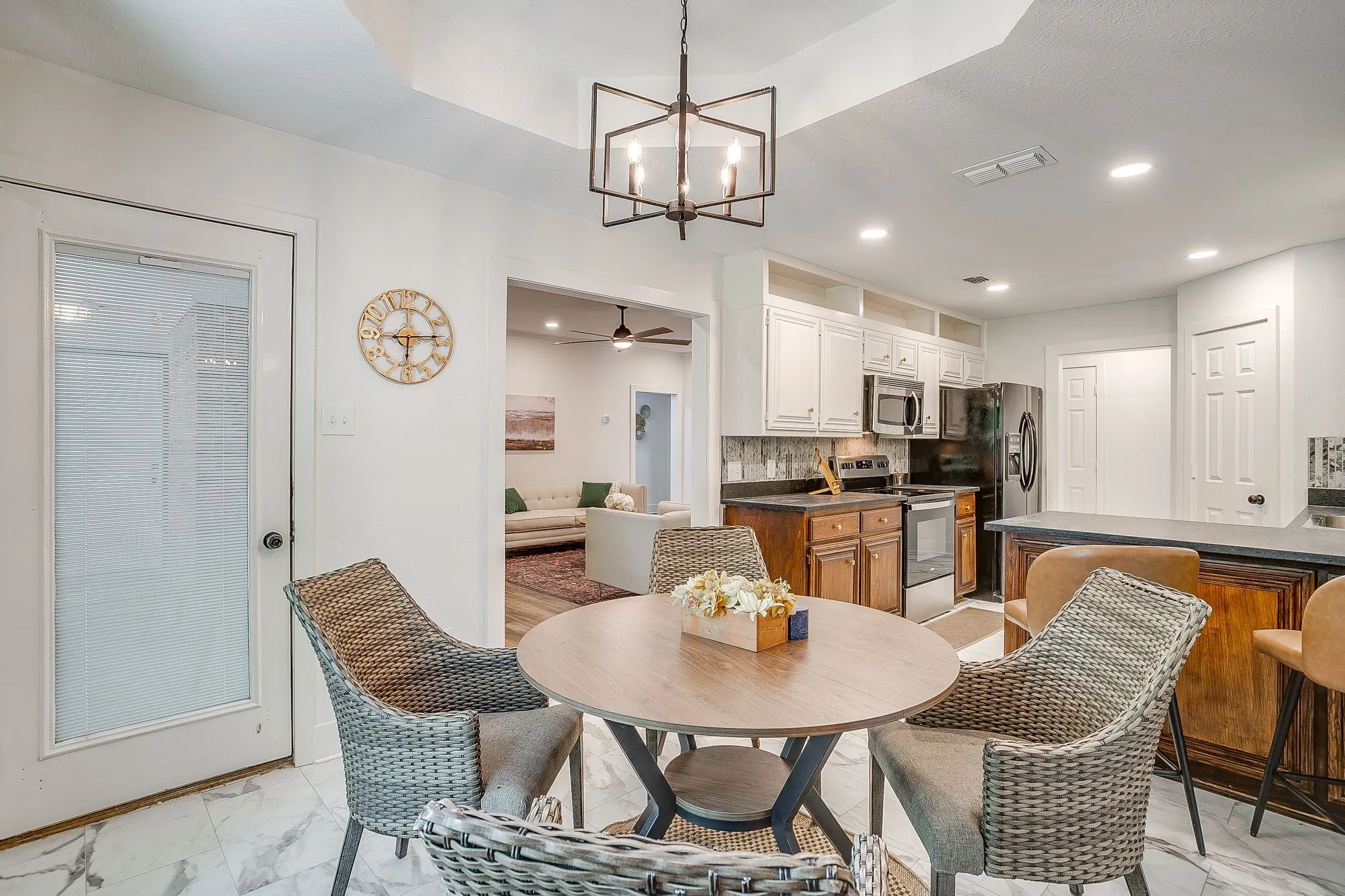 Single Family Residence For Sale in Tarrant County , 6824 Ridgewood Drive, North Richland Hills, Texas 76182, 4 Bedroom, 2 Bathroom, 2 Garage spaces, 1,978 Sqft, built in 1986, mls#21377704, Real Estate Agent in North Richland Hills, Homes For Sale in Tarrant county, Homes For Sale in North Richland Hills, Realtor in North Richland Hills Texas, Real Estate Brokerage Independent Realty Texas, Luminita Cordes Realtor