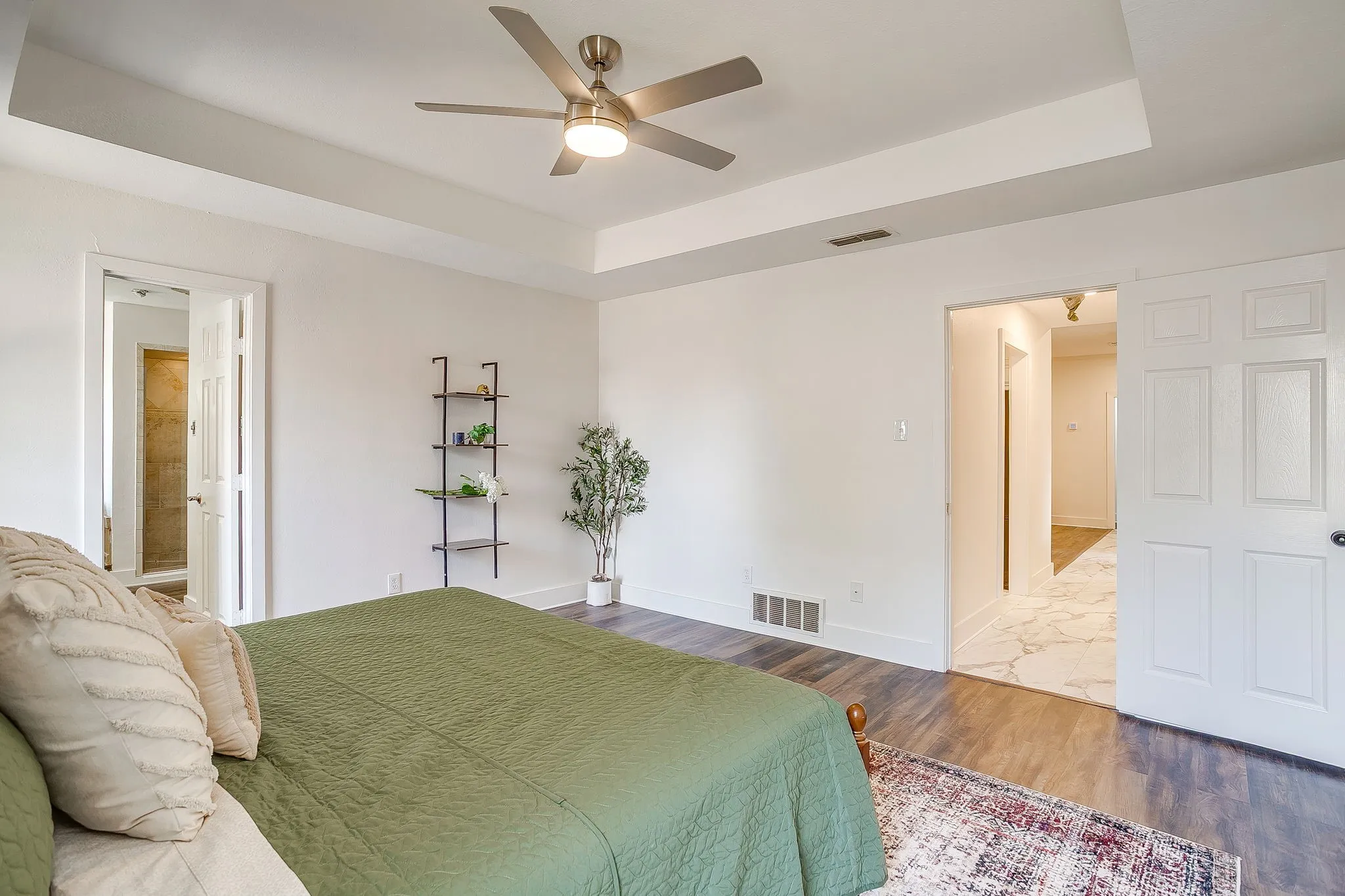 Single Family Residence For Sale in Tarrant County , 6824 Ridgewood Drive, North Richland Hills, Texas 76182, 4 Bedroom, 2 Bathroom, 2 Garage spaces, 1,978 Sqft, built in 1986, mls#21377704, Real Estate Agent in North Richland Hills, Homes For Sale in Tarrant county, Homes For Sale in North Richland Hills, Realtor in North Richland Hills Texas, Real Estate Brokerage Independent Realty Texas, Luminita Cordes Realtor
