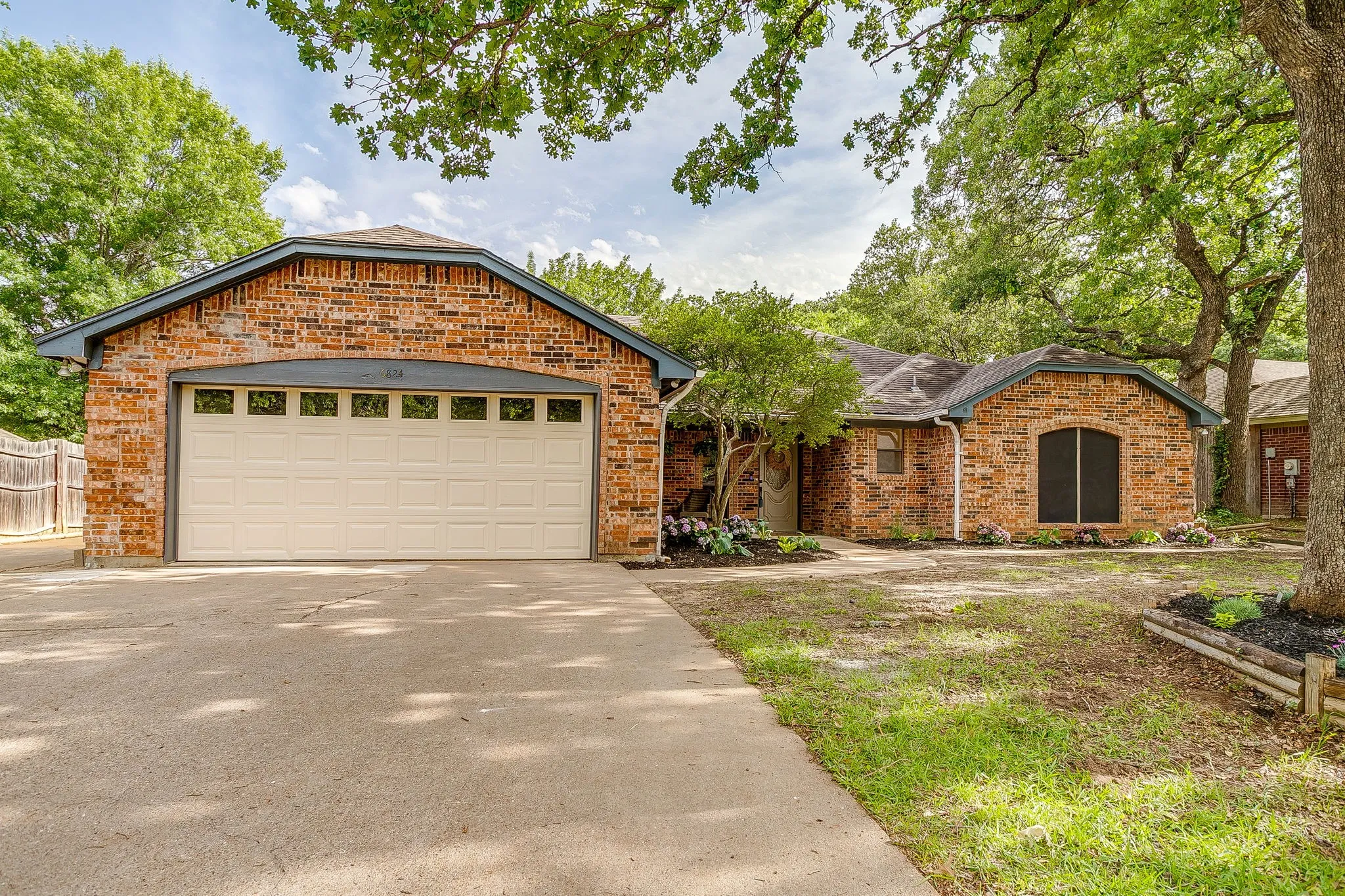 Single Family Residence For Sale in Tarrant County , 6824 Ridgewood Drive, North Richland Hills, Texas 76182, 4 Bedroom, 2 Bathroom, 2 Garage spaces, 1,978 Sqft, built in 1986, mls#21377704, Real Estate Agent in North Richland Hills, Homes For Sale in Tarrant county, Homes For Sale in North Richland Hills, Realtor in North Richland Hills Texas, Real Estate Brokerage Independent Realty Texas, Luminita Cordes Realtor