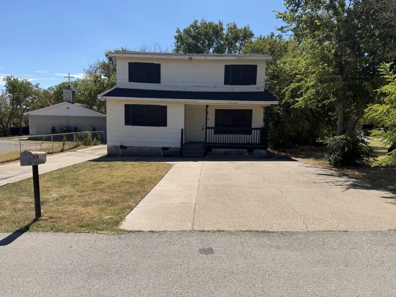 Single Family Residence For Sale in Dallas County , 306 Lakey Road, Seagoville, Texas 75159, 2 Bedroom, 2 Bathroom, Garage spaces, 1,622 Sqft, built in 1988, mls#21377712, Real Estate Agent in Seagoville, Homes For Sale in Dallas county, Homes For Sale in Seagoville, Realtor in Seagoville Texas, Real Estate Brokerage Independent Realty Texas, Luminita Cordes Realtor