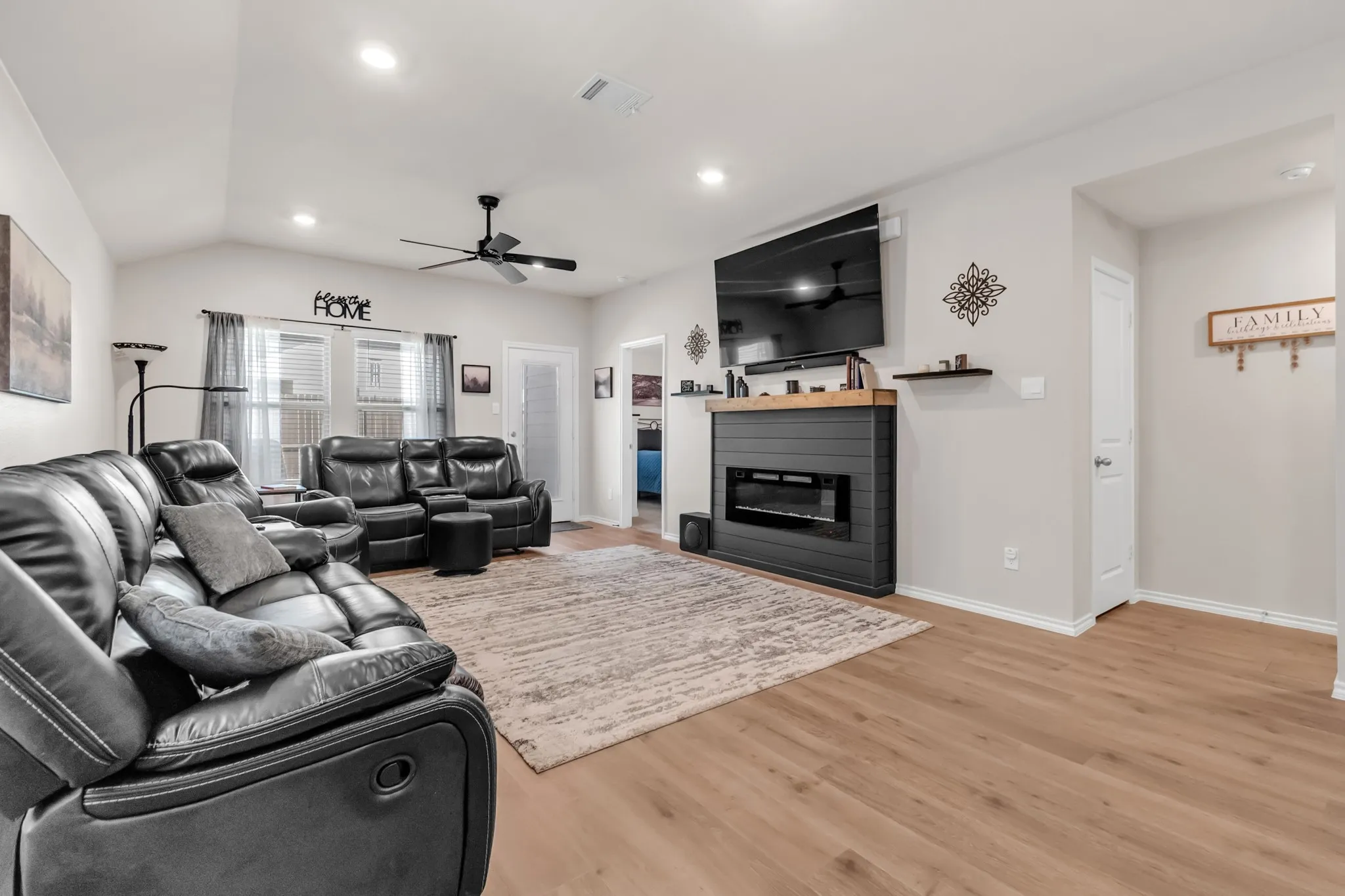 Single Family Residence For Sale in Hunt County , 901 Country Road, Royse City, Texas 75189, 3 Bedroom, 2 Bathroom, 2 Garage spaces, 1,327 Sqft, built in 2024, mls#21376720, Real Estate Agent in Royse City, Homes For Sale in Hunt county, Homes For Sale in Royse City, Realtor in Royse City Texas, Real Estate Brokerage Independent Realty Texas, Luminita Cordes Realtor
