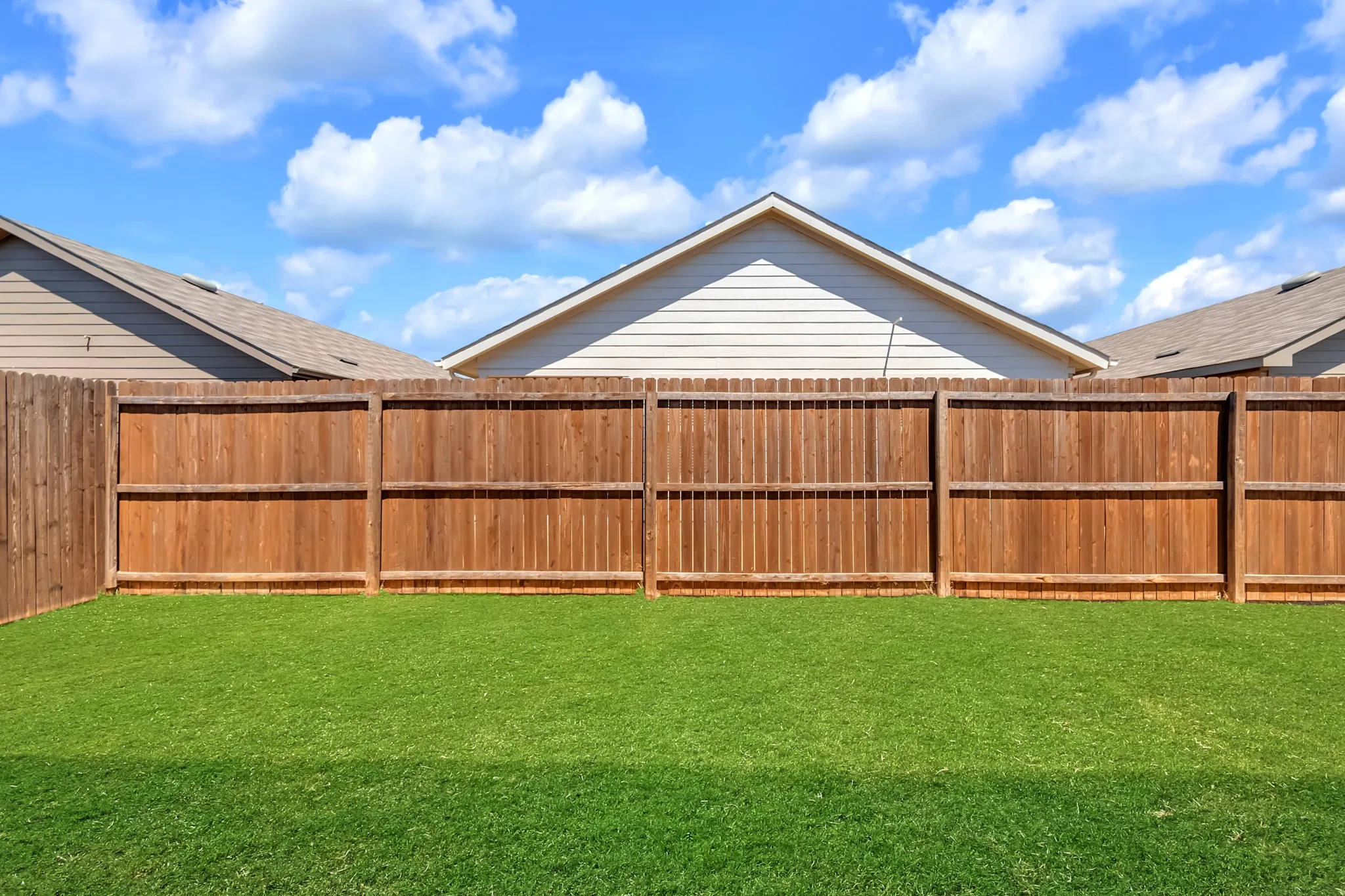 Single Family Residence For Sale in Hunt County , 901 Country Road, Royse City, Texas 75189, 3 Bedroom, 2 Bathroom, 2 Garage spaces, 1,327 Sqft, built in 2024, mls#21376720, Real Estate Agent in Royse City, Homes For Sale in Hunt county, Homes For Sale in Royse City, Realtor in Royse City Texas, Real Estate Brokerage Independent Realty Texas, Luminita Cordes Realtor