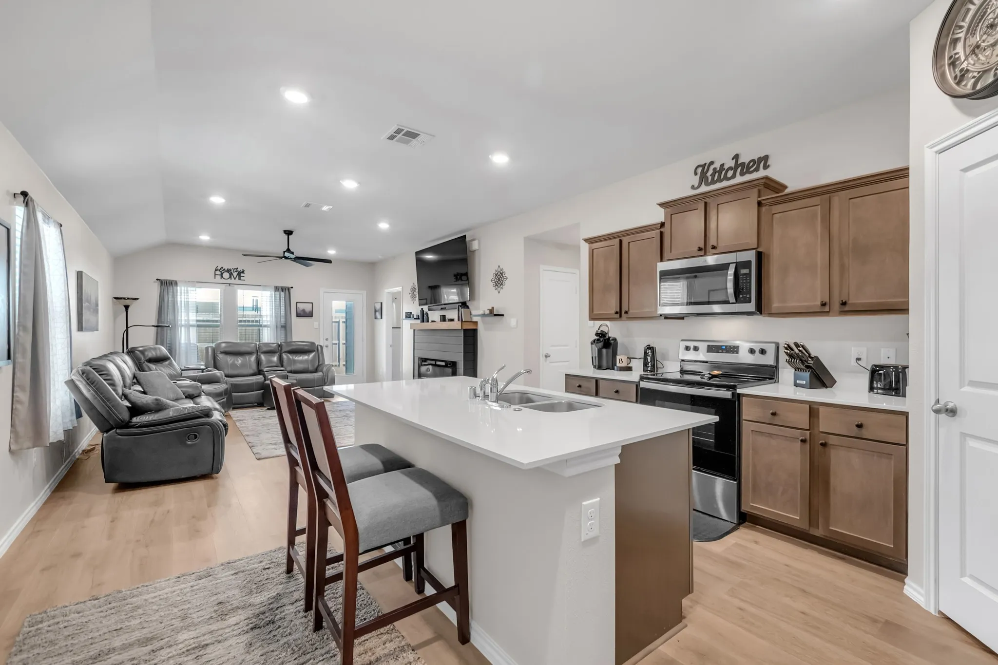 Single Family Residence For Sale in Hunt County , 901 Country Road, Royse City, Texas 75189, 3 Bedroom, 2 Bathroom, 2 Garage spaces, 1,327 Sqft, built in 2024, mls#21376720, Real Estate Agent in Royse City, Homes For Sale in Hunt county, Homes For Sale in Royse City, Realtor in Royse City Texas, Real Estate Brokerage Independent Realty Texas, Luminita Cordes Realtor
