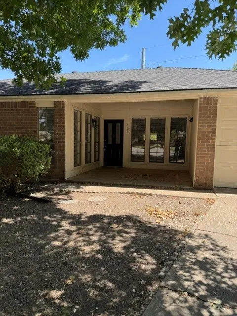 Single Family Residence For Sale in Dallas County , 309 West Court, Glenn Heights, Texas 75154, 3 Bedroom, 2 Bathroom, 1 Garage spaces, 1,213 Sqft, built in 1983, mls#21368353, Real Estate Agent in Glenn Heights, Homes For Sale in Dallas county, Homes For Sale in Glenn Heights, Realtor in Glenn Heights Texas, Real Estate Brokerage Independent Realty Texas, Luminita Cordes Realtor