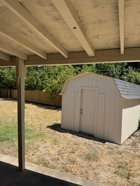 Single Family Residence For Sale in Dallas County , 309 West Court, Glenn Heights, Texas 75154, 3 Bedroom, 2 Bathroom, 1 Garage spaces, 1,213 Sqft, built in 1983, mls#21368353, Real Estate Agent in Glenn Heights, Homes For Sale in Dallas county, Homes For Sale in Glenn Heights, Realtor in Glenn Heights Texas, Real Estate Brokerage Independent Realty Texas, Luminita Cordes Realtor