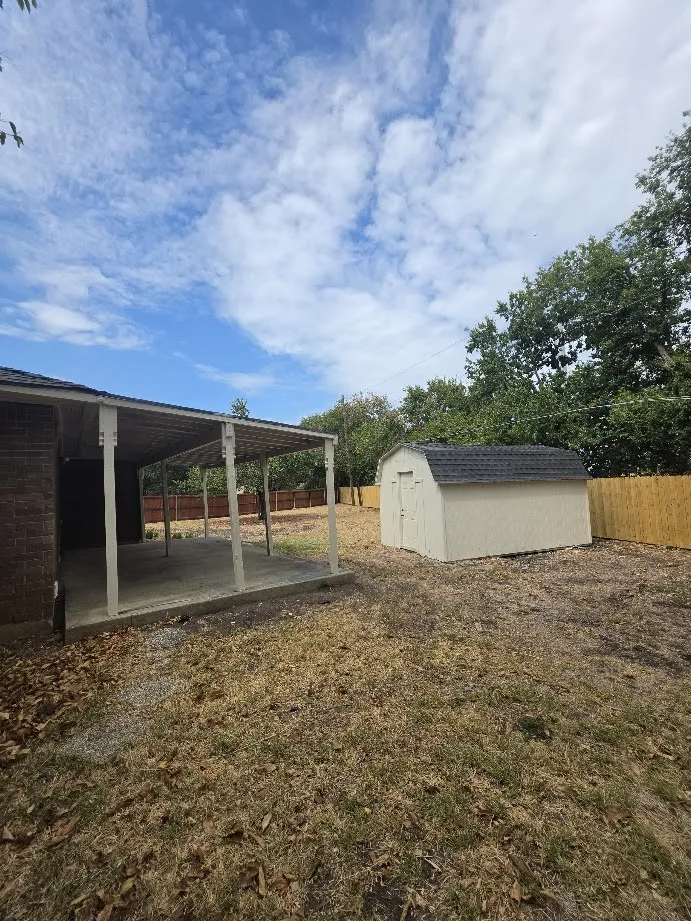 Single Family Residence For Sale in Dallas County , 309 West Court, Glenn Heights, Texas 75154, 3 Bedroom, 2 Bathroom, 1 Garage spaces, 1,213 Sqft, built in 1983, mls#21368353, Real Estate Agent in Glenn Heights, Homes For Sale in Dallas county, Homes For Sale in Glenn Heights, Realtor in Glenn Heights Texas, Real Estate Brokerage Independent Realty Texas, Luminita Cordes Realtor