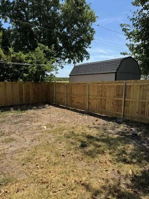 Single Family Residence For Sale in Dallas County , 309 West Court, Glenn Heights, Texas 75154, 3 Bedroom, 2 Bathroom, 1 Garage spaces, 1,213 Sqft, built in 1983, mls#21368353, Real Estate Agent in Glenn Heights, Homes For Sale in Dallas county, Homes For Sale in Glenn Heights, Realtor in Glenn Heights Texas, Real Estate Brokerage Independent Realty Texas, Luminita Cordes Realtor