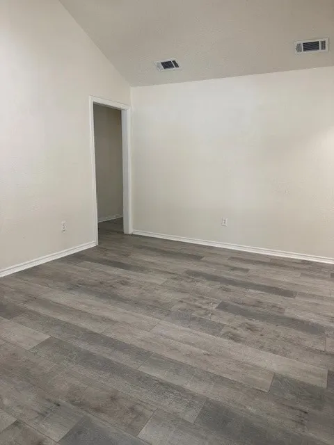 Single Family Residence For Sale in Dallas County , 309 West Court, Glenn Heights, Texas 75154, 3 Bedroom, 2 Bathroom, 1 Garage spaces, 1,213 Sqft, built in 1983, mls#21368353, Real Estate Agent in Glenn Heights, Homes For Sale in Dallas county, Homes For Sale in Glenn Heights, Realtor in Glenn Heights Texas, Real Estate Brokerage Independent Realty Texas, Luminita Cordes Realtor