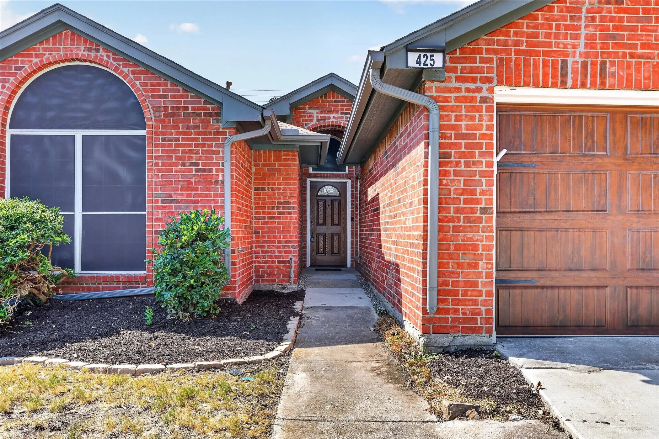 Single Family Residence For Sale in Denton County , 425 Wentworth Drive, Flower Mound, Texas 75028, 3 Bedroom, 2 Bathroom, 2 Garage spaces, 1,526 Sqft, built in 1992, mls#21377846, Real Estate Agent in Flower Mound, Homes For Sale in Denton county, Homes For Sale in Flower Mound, Realtor in Flower Mound Texas, Real Estate Brokerage Independent Realty Texas, Luminita Cordes Realtor