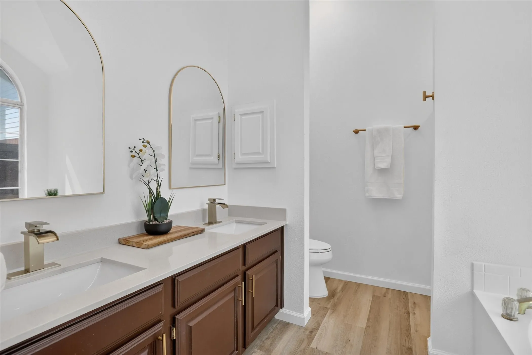 Single Family Residence For Sale in Denton County , 425 Wentworth Drive, Flower Mound, Texas 75028, 3 Bedroom, 2 Bathroom, 2 Garage spaces, 1,526 Sqft, built in 1992, mls#21377846, Real Estate Agent in Flower Mound, Homes For Sale in Denton county, Homes For Sale in Flower Mound, Realtor in Flower Mound Texas, Real Estate Brokerage Independent Realty Texas, Luminita Cordes Realtor