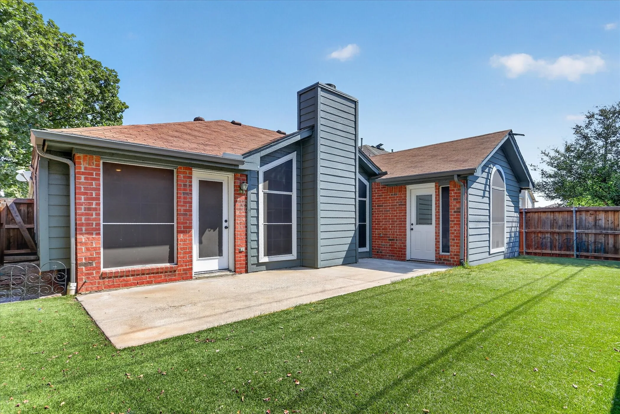 Single Family Residence For Sale in Denton County , 425 Wentworth Drive, Flower Mound, Texas 75028, 3 Bedroom, 2 Bathroom, 2 Garage spaces, 1,526 Sqft, built in 1992, mls#21377846, Real Estate Agent in Flower Mound, Homes For Sale in Denton county, Homes For Sale in Flower Mound, Realtor in Flower Mound Texas, Real Estate Brokerage Independent Realty Texas, Luminita Cordes Realtor