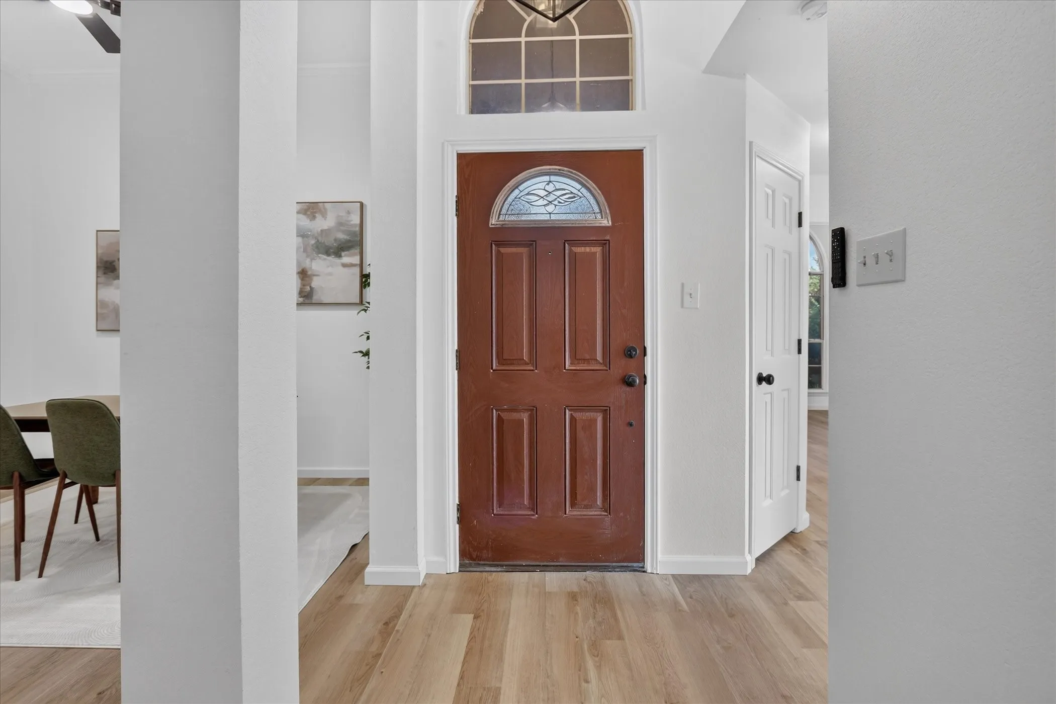 Single Family Residence For Sale in Denton County , 425 Wentworth Drive, Flower Mound, Texas 75028, 3 Bedroom, 2 Bathroom, 2 Garage spaces, 1,526 Sqft, built in 1992, mls#21377846, Real Estate Agent in Flower Mound, Homes For Sale in Denton county, Homes For Sale in Flower Mound, Realtor in Flower Mound Texas, Real Estate Brokerage Independent Realty Texas, Luminita Cordes Realtor