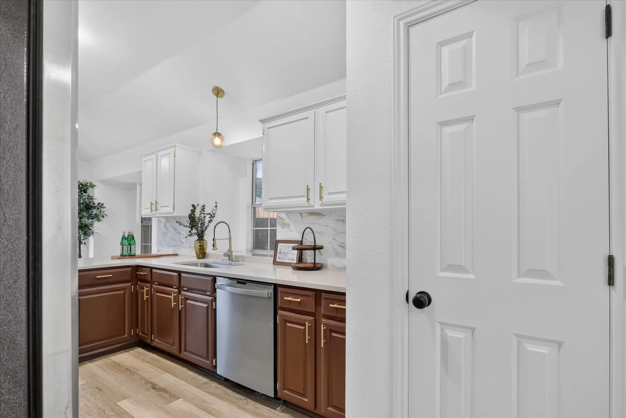 Single Family Residence For Sale in Denton County , 425 Wentworth Drive, Flower Mound, Texas 75028, 3 Bedroom, 2 Bathroom, 2 Garage spaces, 1,526 Sqft, built in 1992, mls#21377846, Real Estate Agent in Flower Mound, Homes For Sale in Denton county, Homes For Sale in Flower Mound, Realtor in Flower Mound Texas, Real Estate Brokerage Independent Realty Texas, Luminita Cordes Realtor