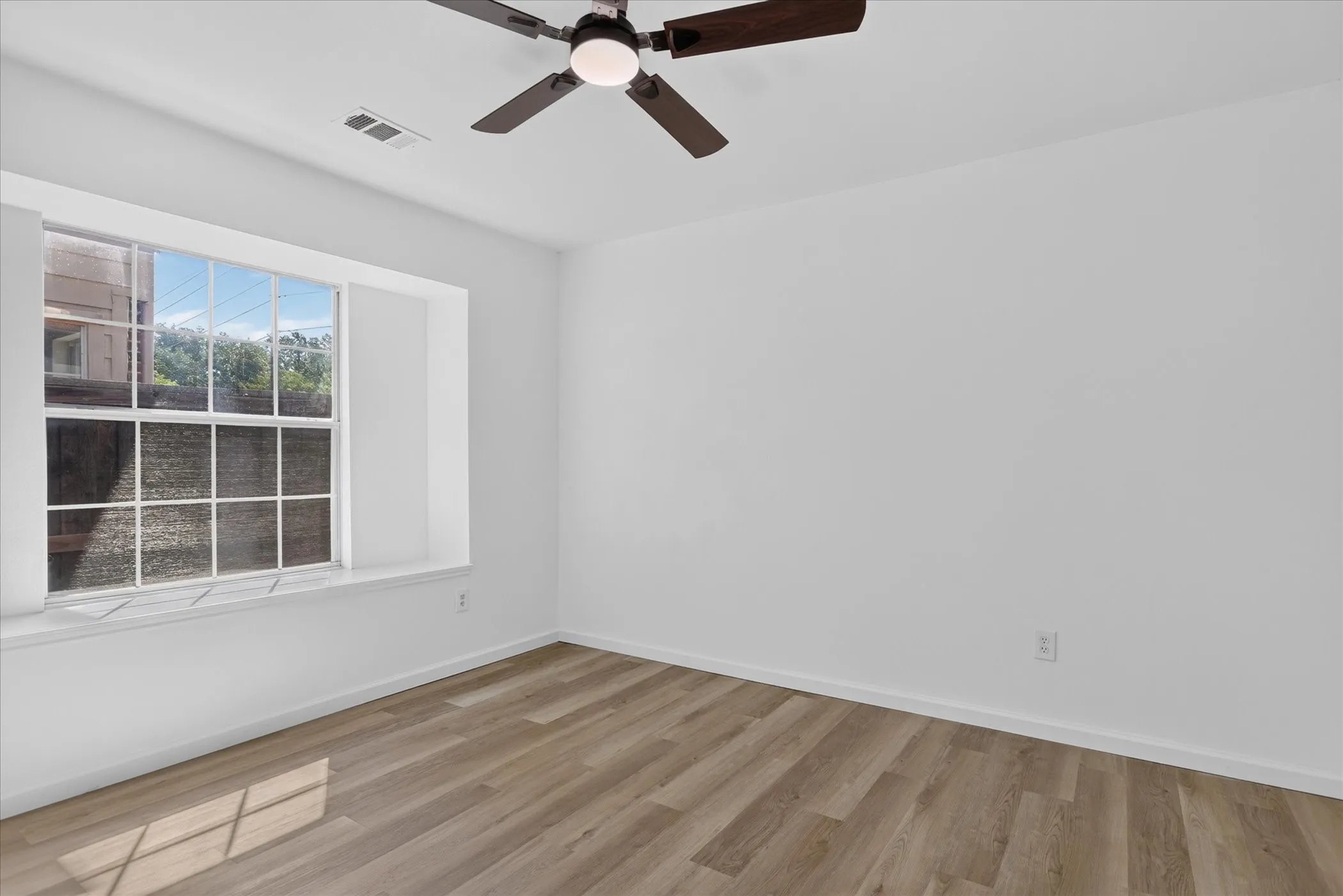 Single Family Residence For Sale in Denton County , 425 Wentworth Drive, Flower Mound, Texas 75028, 3 Bedroom, 2 Bathroom, 2 Garage spaces, 1,526 Sqft, built in 1992, mls#21377846, Real Estate Agent in Flower Mound, Homes For Sale in Denton county, Homes For Sale in Flower Mound, Realtor in Flower Mound Texas, Real Estate Brokerage Independent Realty Texas, Luminita Cordes Realtor